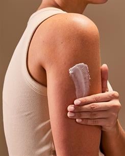 Covered In Roses / Nemlendirici Duş Jeli