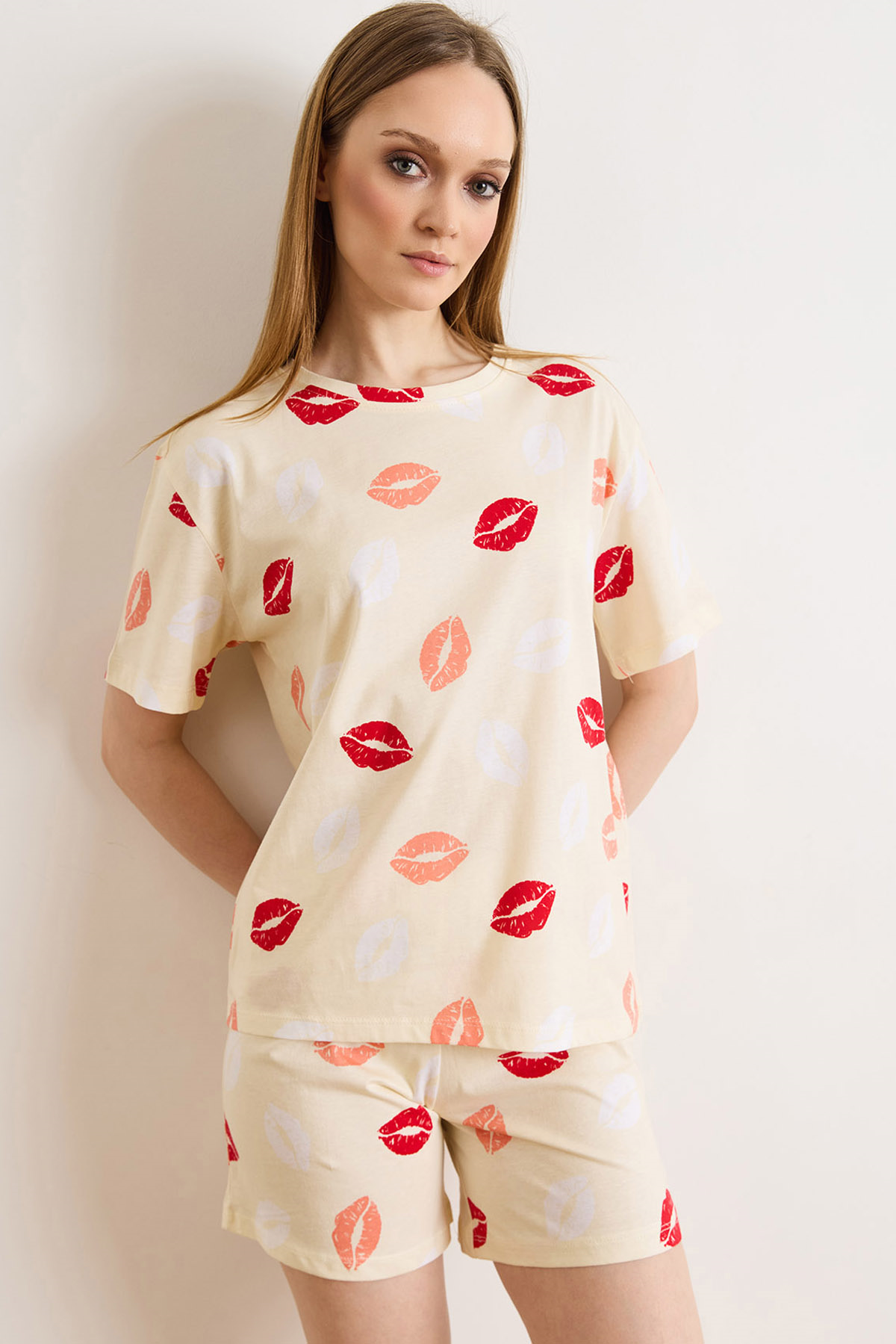 %100 Pamuk Şortlu Pijama Takım Dudak Krem