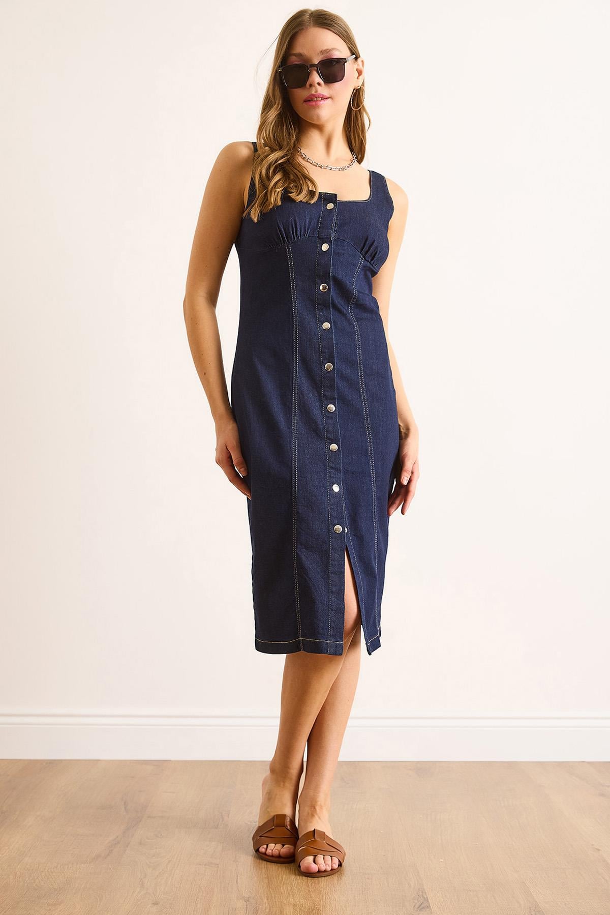 Askılı Çıtçıtlı Likralı Midi Denim Elbise Lacivert