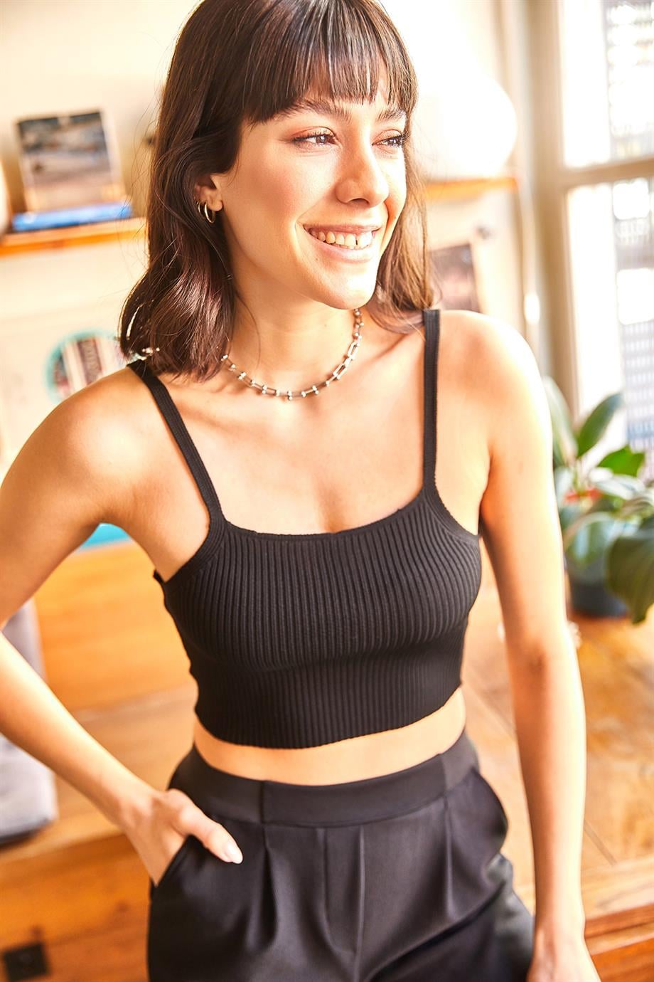 Askılı Crop Triko Bluz Siyah