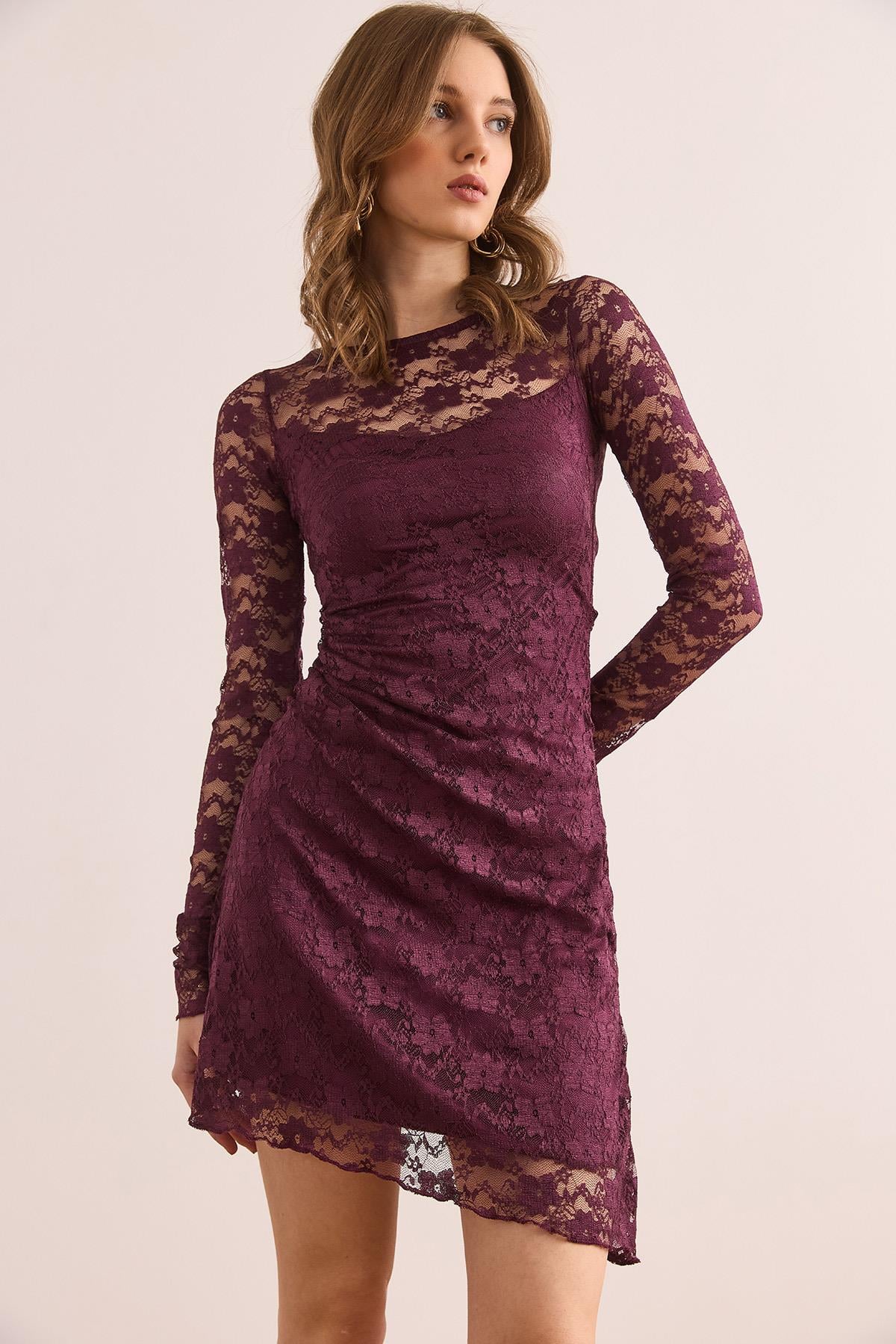 Astarlı Drape Detaylı Dantel Elbise Mürdüm