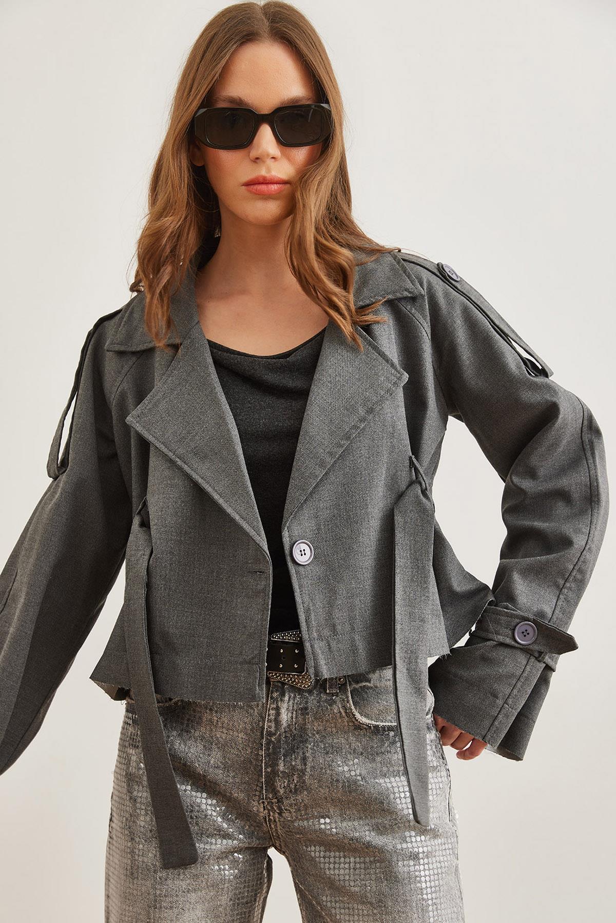 Astarlı Kuşak Detaylı Crop Ceket Füme