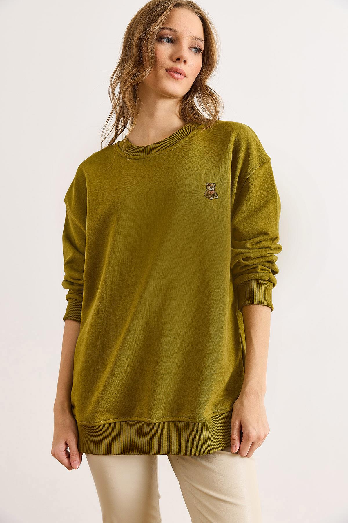 Ayıcık Nakışlı Dikiş Detaylı Şardonlu Kalın Sweatshirt Yağ Yeşili