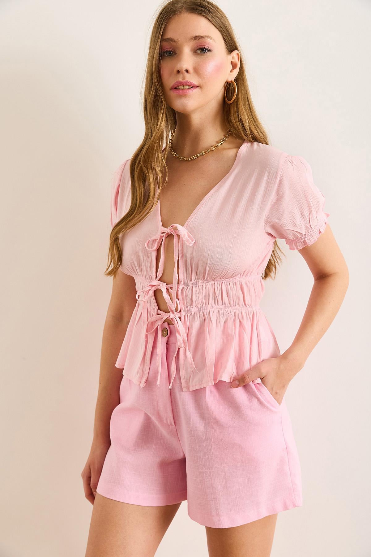 Bağcık Detaylı Kolu Lastikli Krinkıl Bluz Pembe