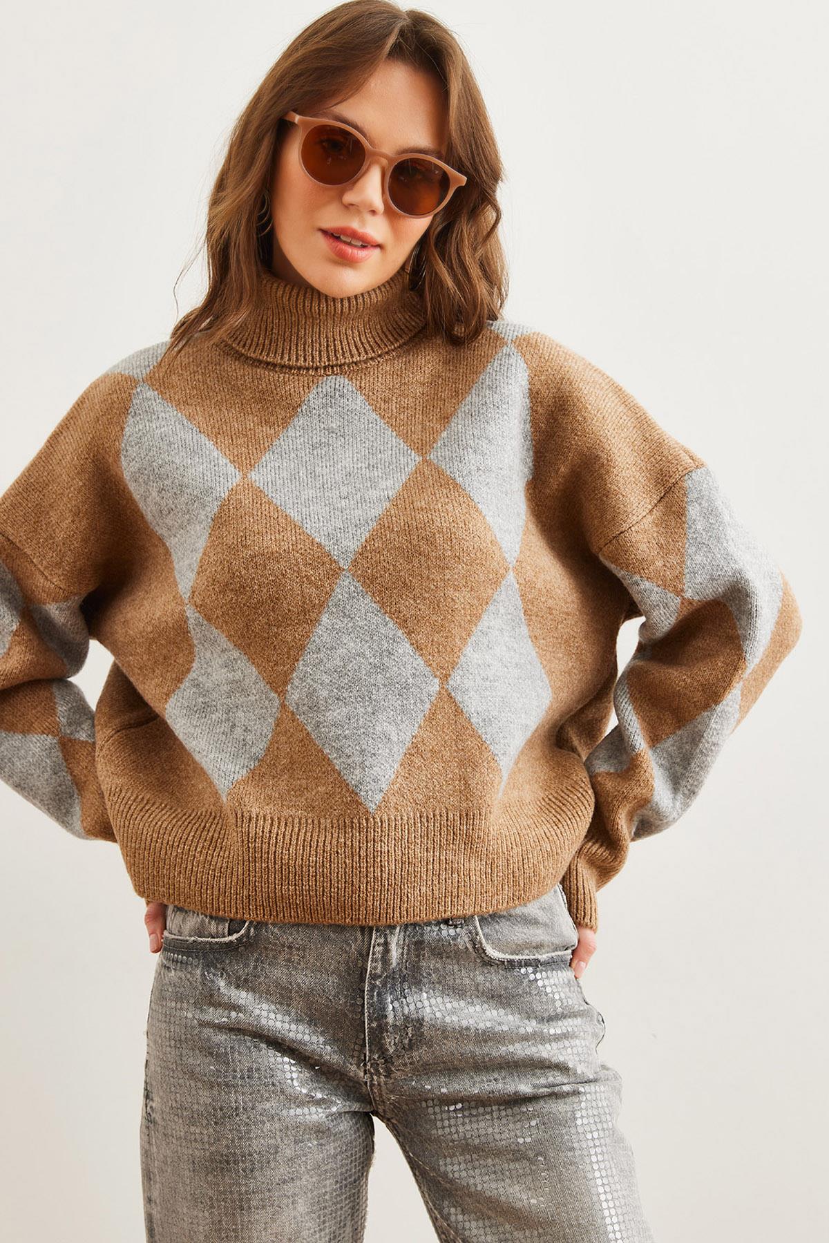 Balıkçı Yaka Baklava Desen Oversize Triko Kazak Camel