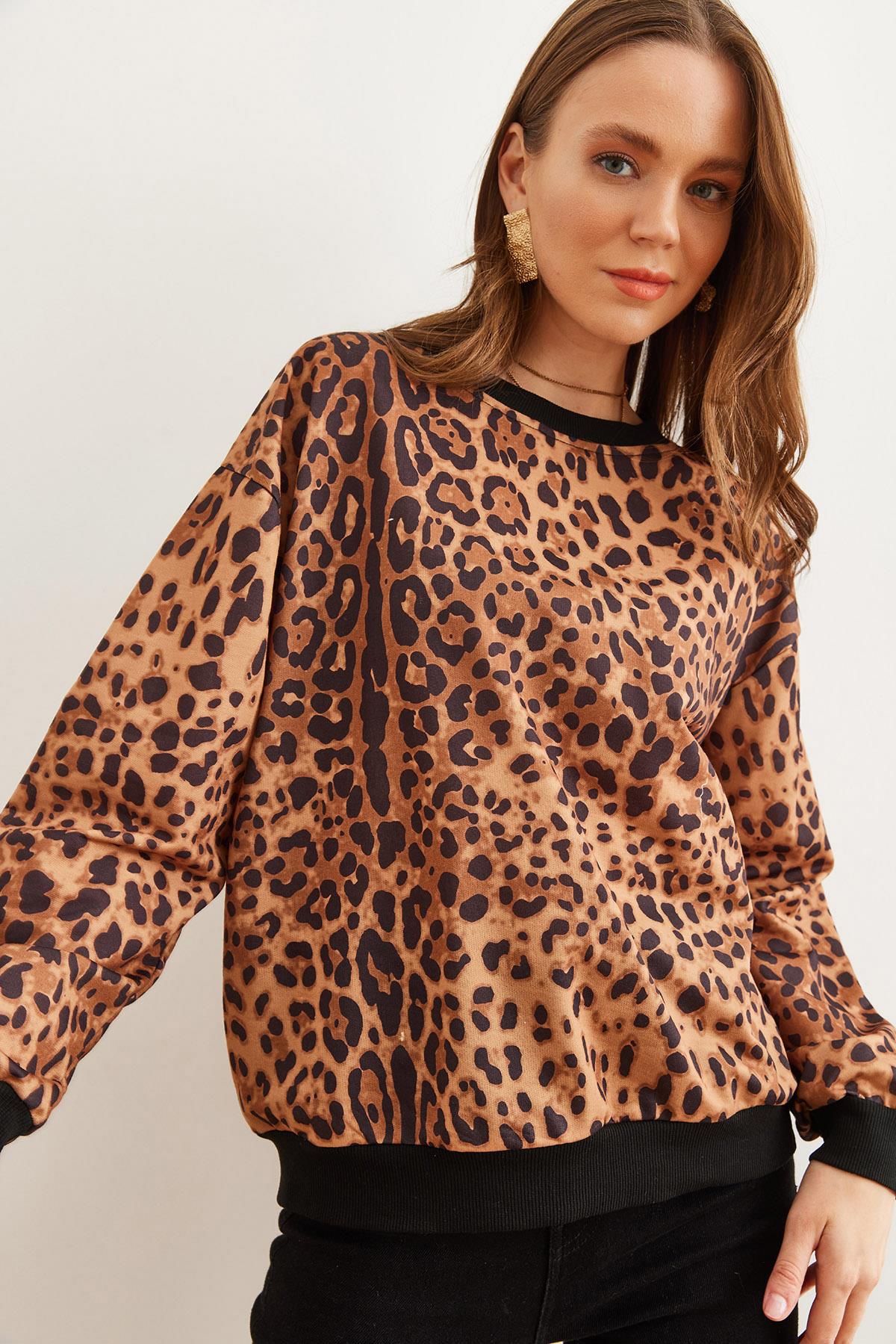 Basic Yumuşak Dokulu Salaş Sweatshirt Kahverengi Leopar