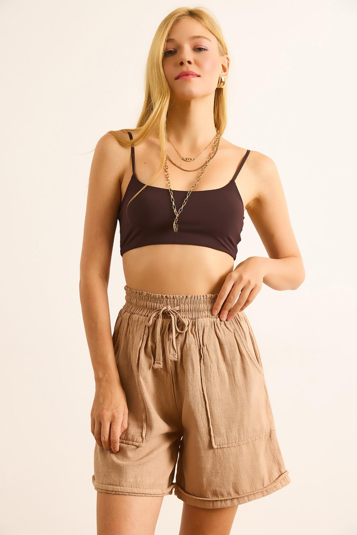 Beli Lastikli Cepli Keten Şort Camel