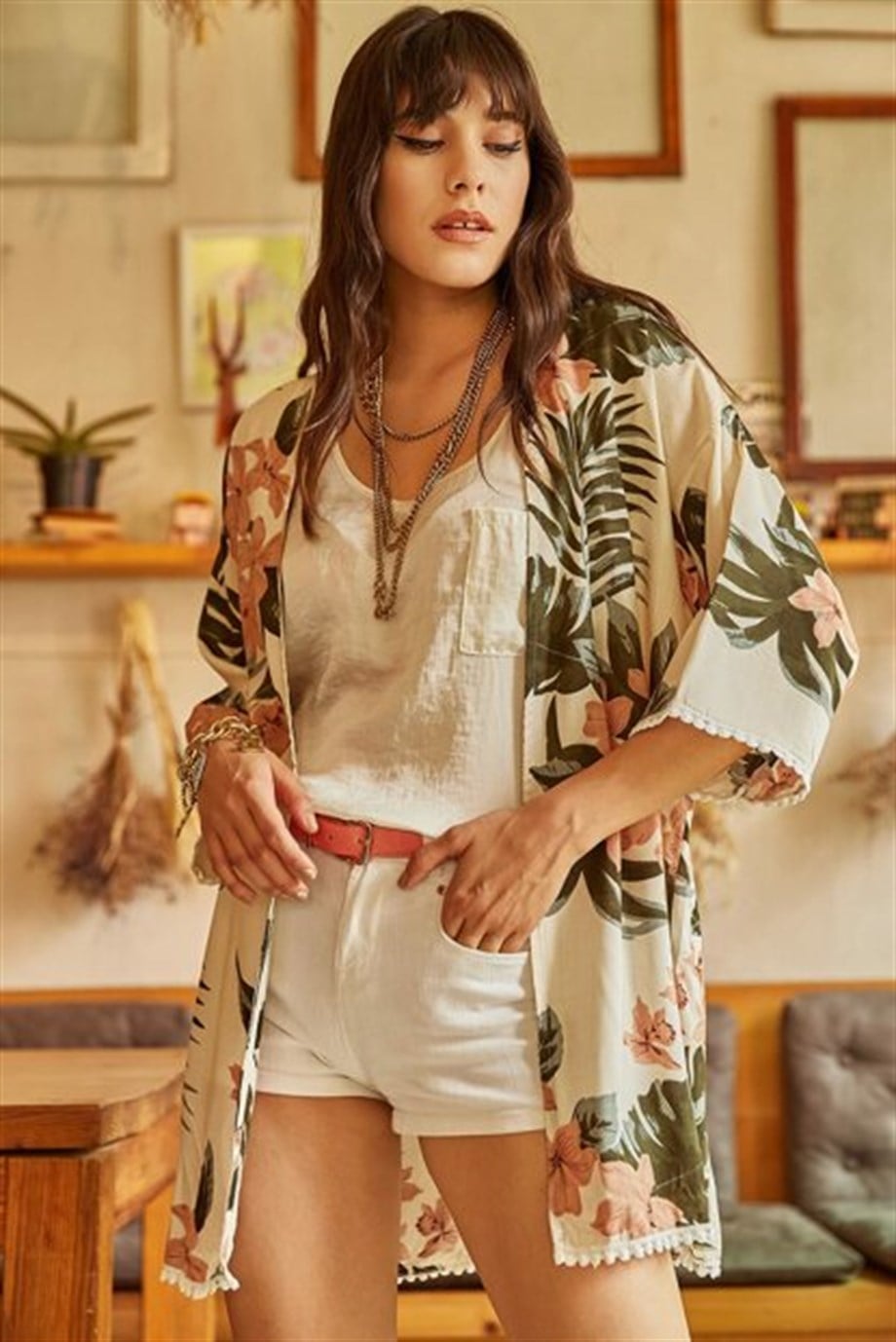 Büyük Pudra Çiçekli Güpür Detaylı Viskon Kimono Ekru