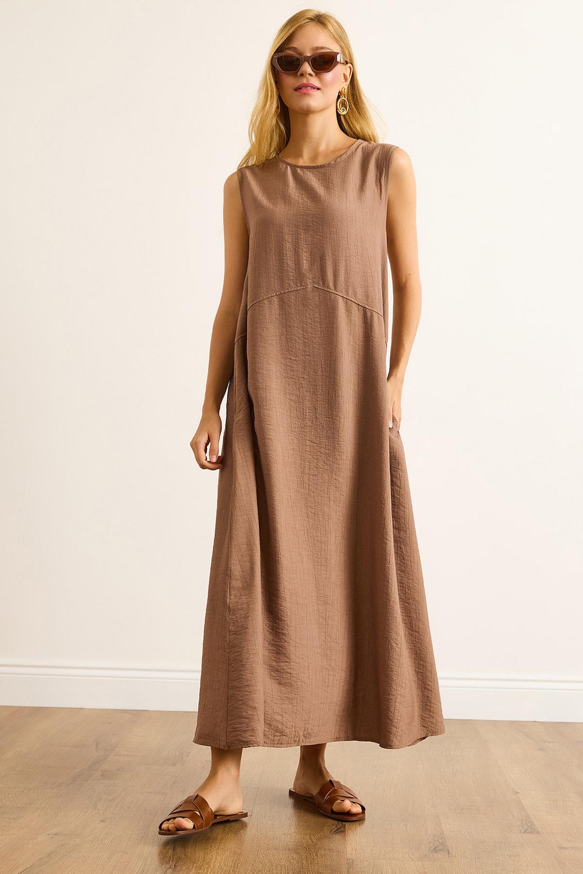 Cepli Dikiş Detaylı Maksi Krinkıl Elbise Camel