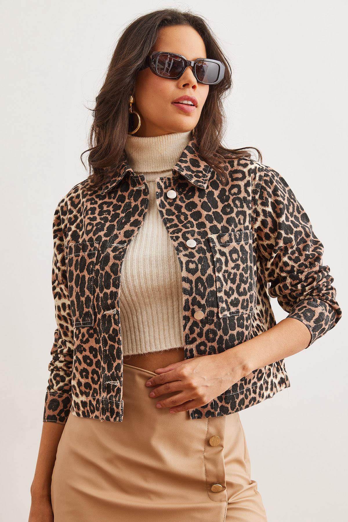Çift Cepli Leopar Gabardin Crop Ceket Kahverengi
