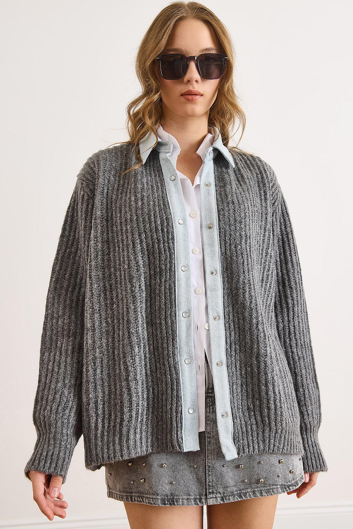 Denim Detaylı Çıtçıtlı Triko Gömlek Hırka Füme