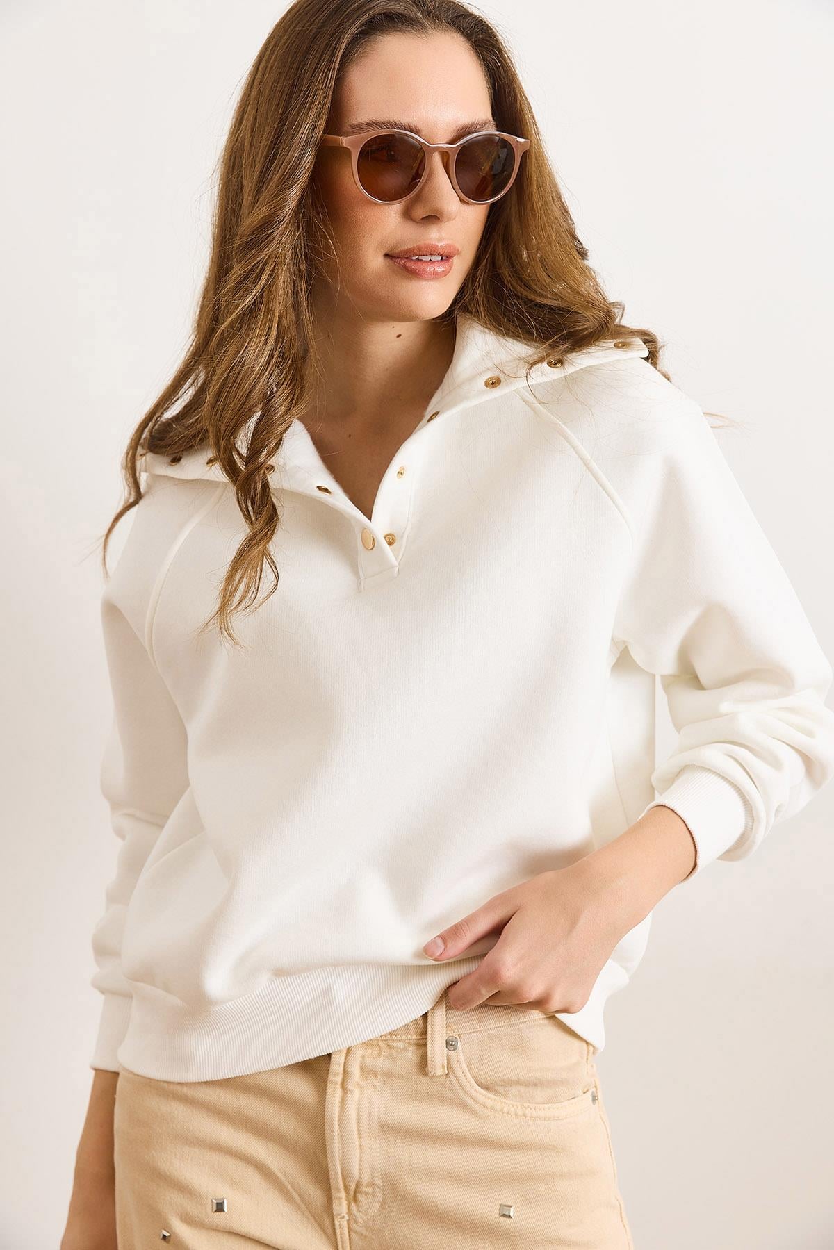 Dik Yaka Şardonlu Çıt Çıt Kapama Kalın Sweatshirt Ekru