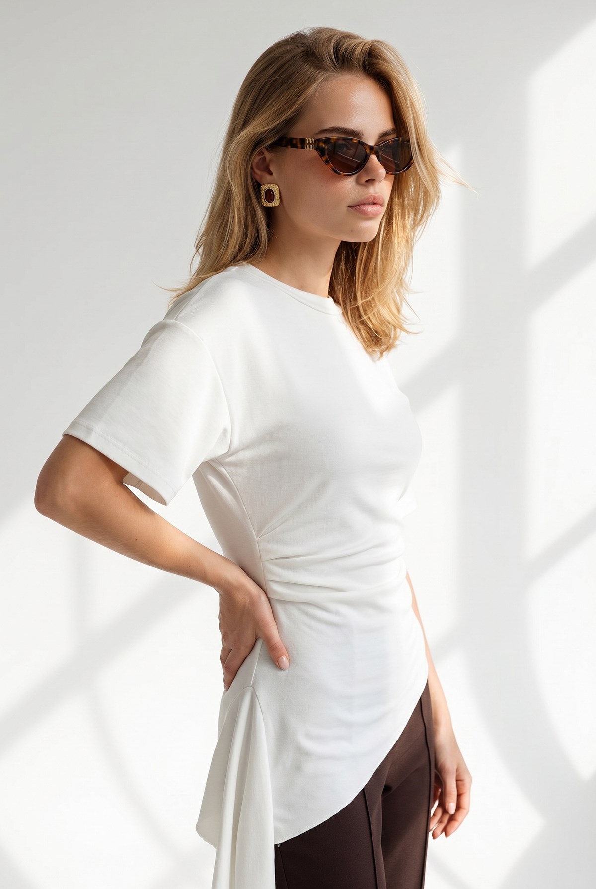 Drape Detaylı Asimetrik Bluz Beyaz