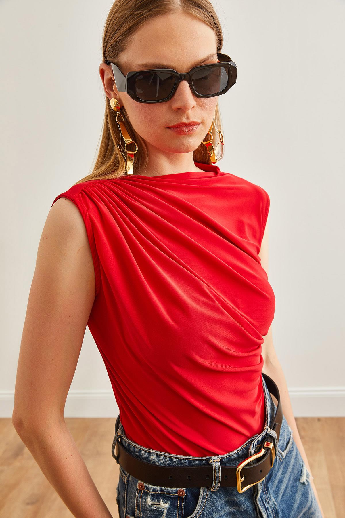 Drape Detaylı Dökümlü Bluz Kırmızı