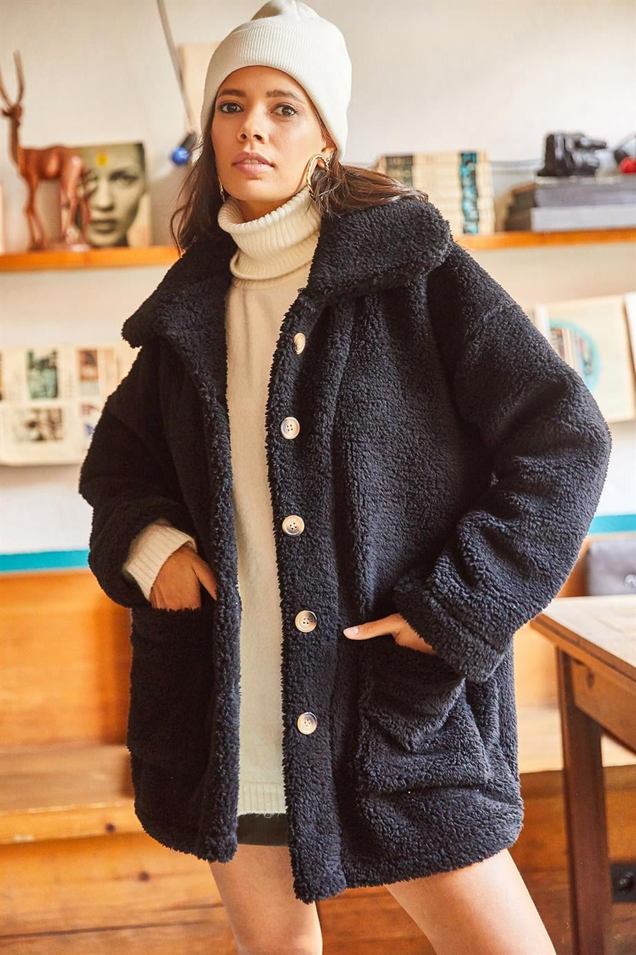 Düğmeli Cepli Astarsız Oversize Peluş Ceket Siyah