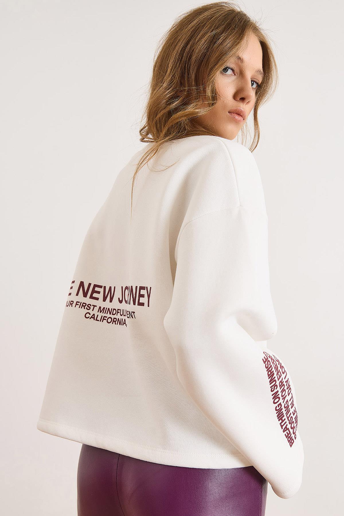 Geniş Kol Detaylı Şardonlu Oversize Sweatshirt Beyaz