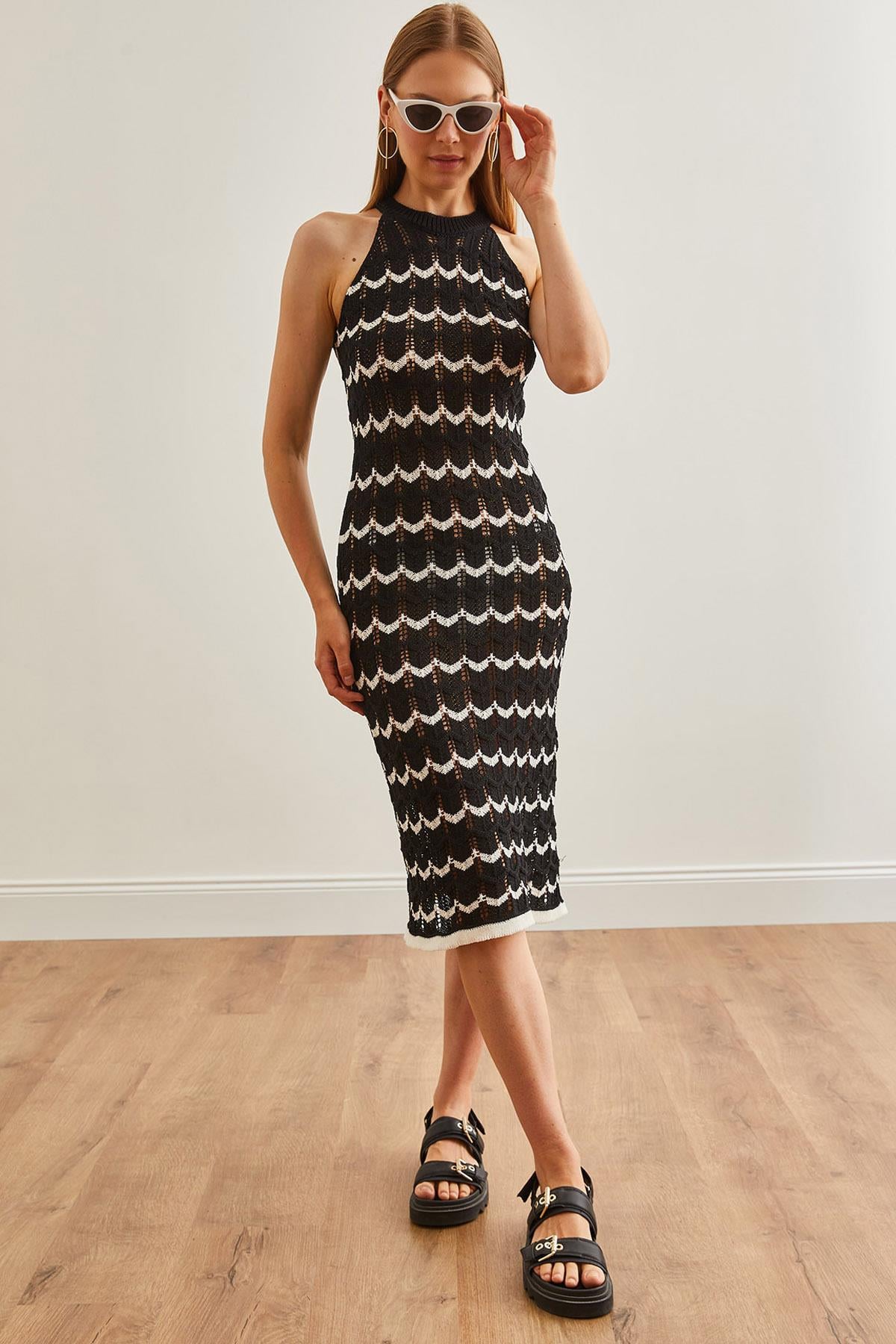 Halter Yaka Zikzak Astarsız Yazlık Triko Elbise Siyah