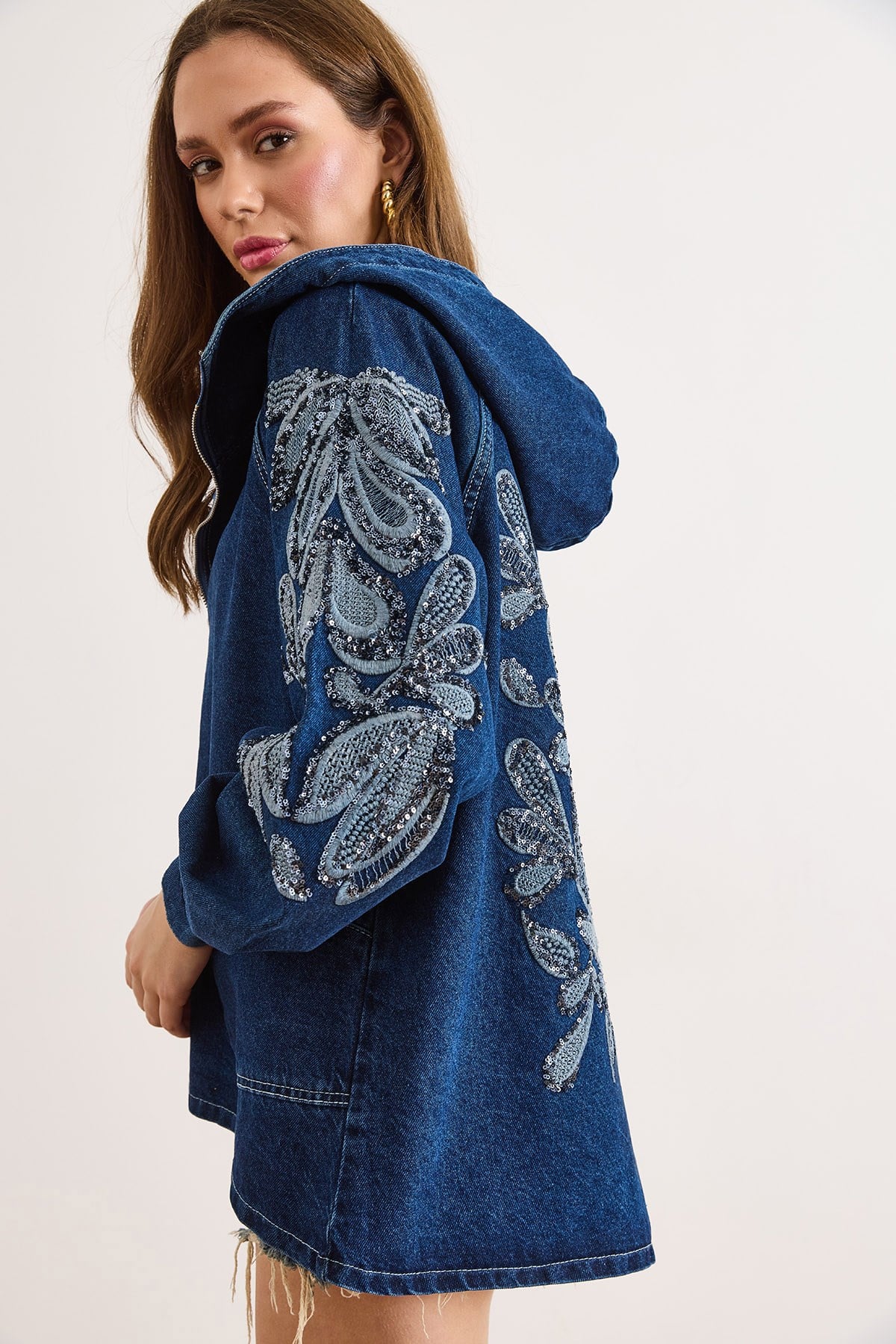 Kapüşonlu Cepli Sırtı Kolu Payetli Oversize Denim Ceket Lacivert