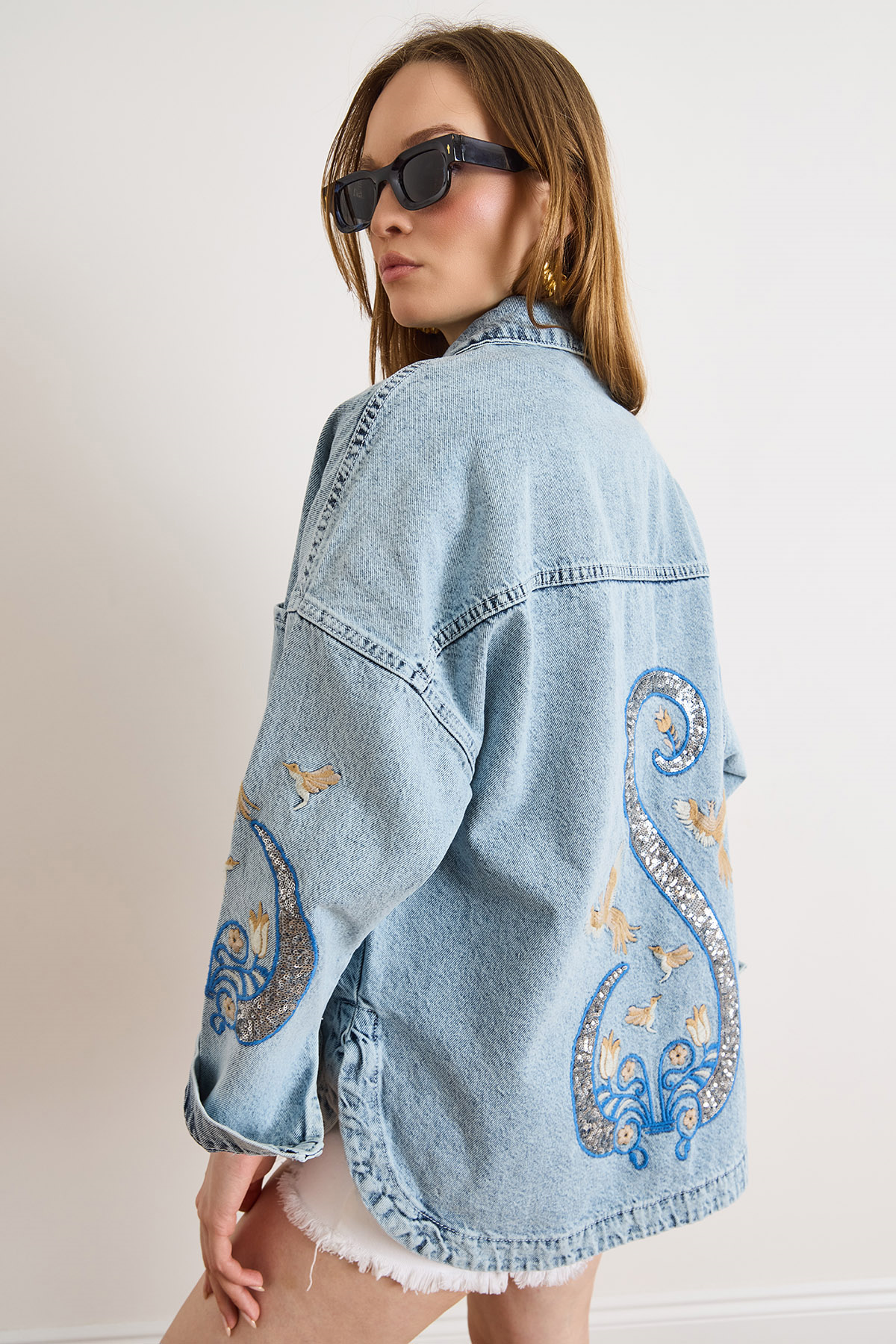 Kuş Nakışlı Payet Detaylı Denim Ceket Açık Mavi