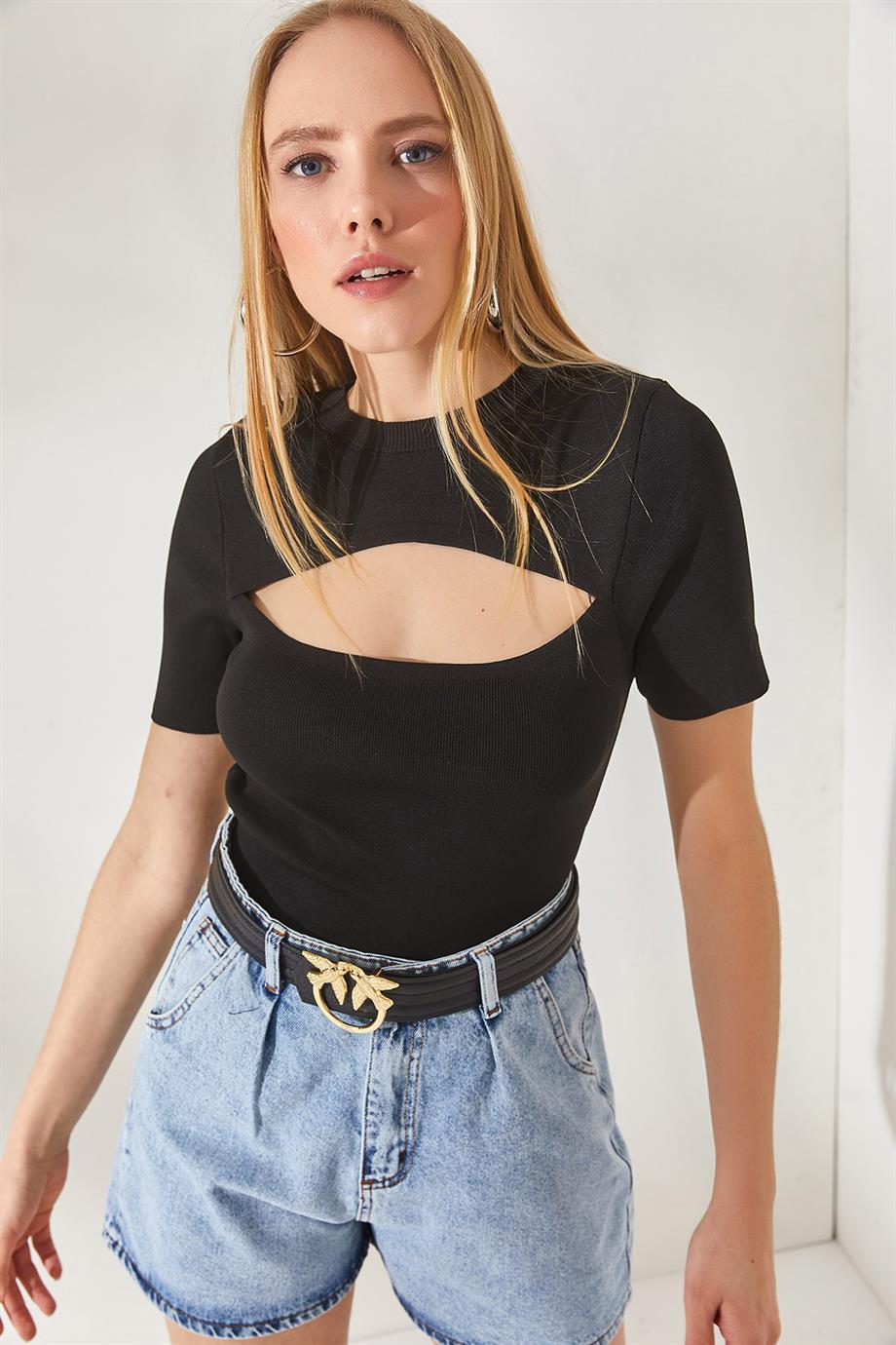 Öpücük Detaylı Crop Triko Bluz Siyah
