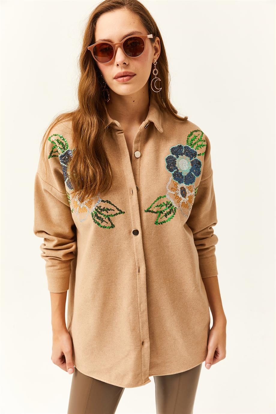 Pul Payet Detaylı Oversize Kaşe Gömlek Çiçek Camel