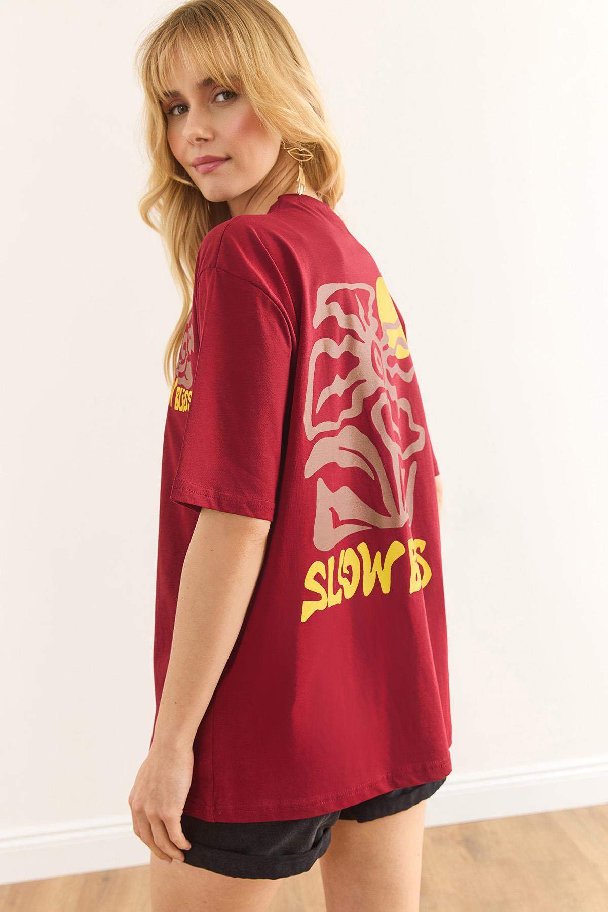 Slow Bliss Ön Arka Baskılı Pamuk Tişört Bordo