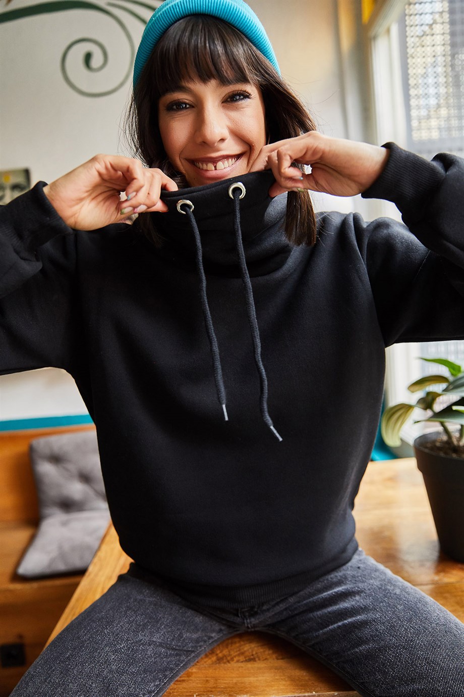 Uzun Boğazlı Yumuşak Dokulu Kalın Sweatshirt Siyah