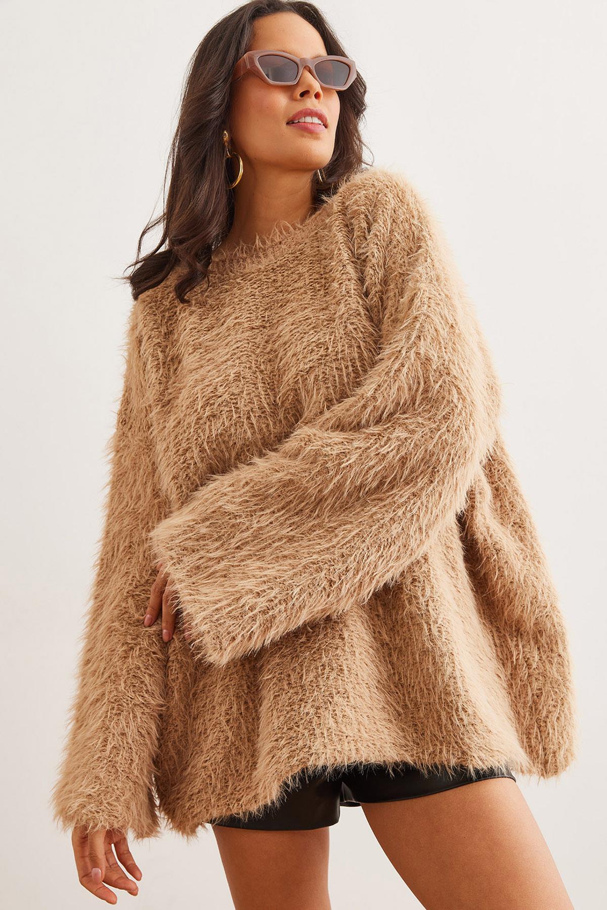 Uzun Sakallı Oversize Triko Kazak Camel