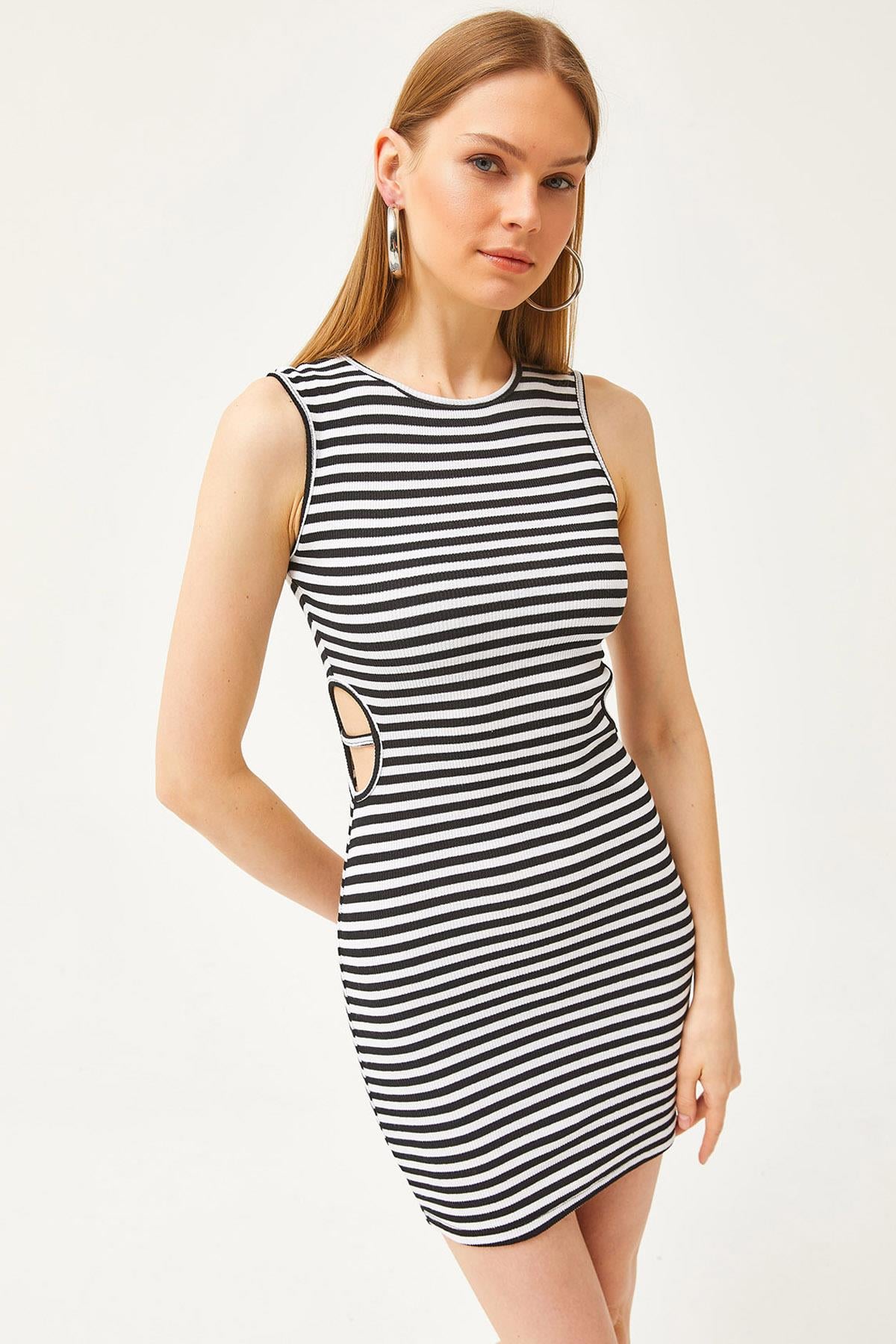 Yanı Cut Out Detaylı Likralı Mini Elbise Siyah Beyaz