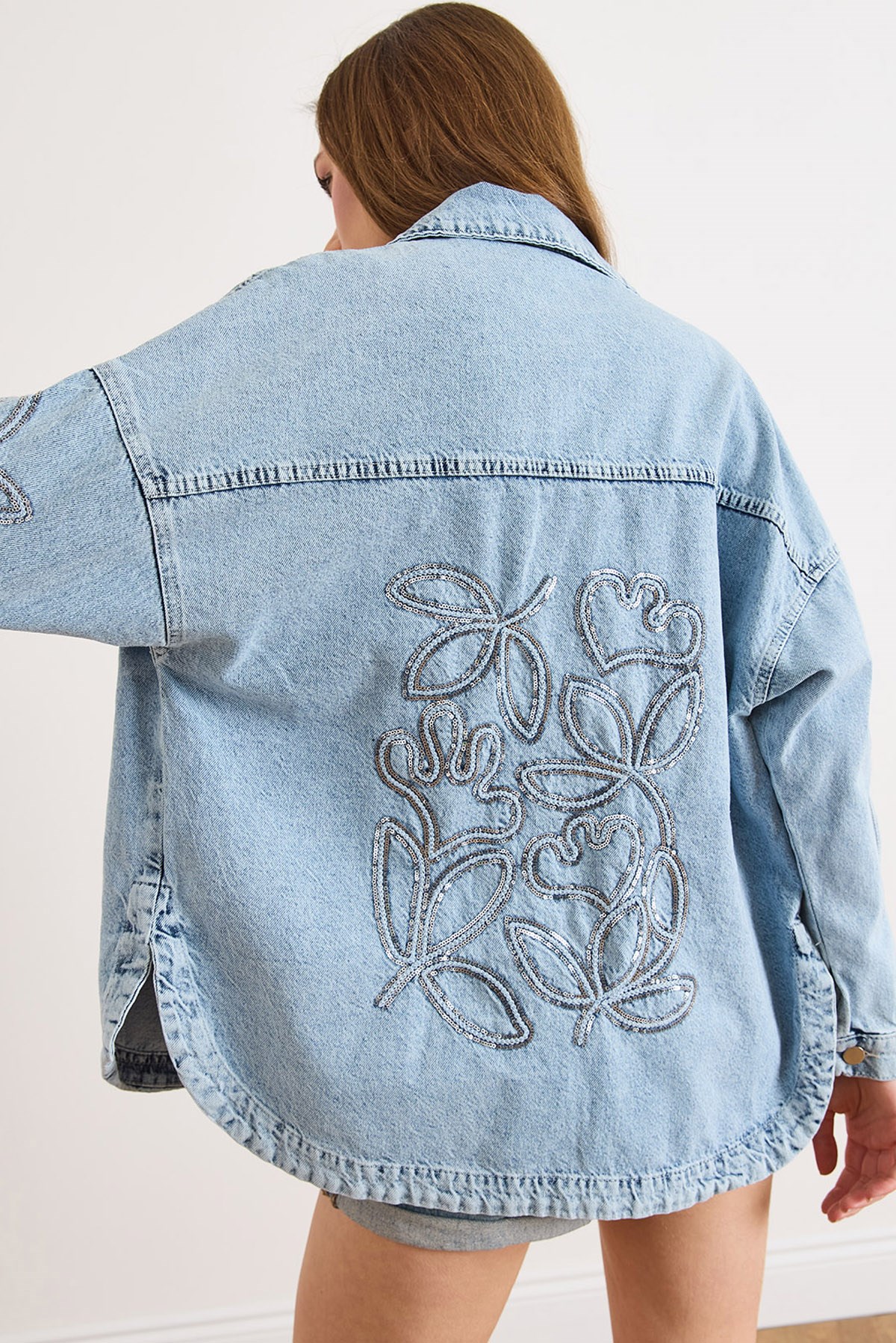 Yaprak Nakış Pullu Yıkanmış Denim Ceket Açık Mavi