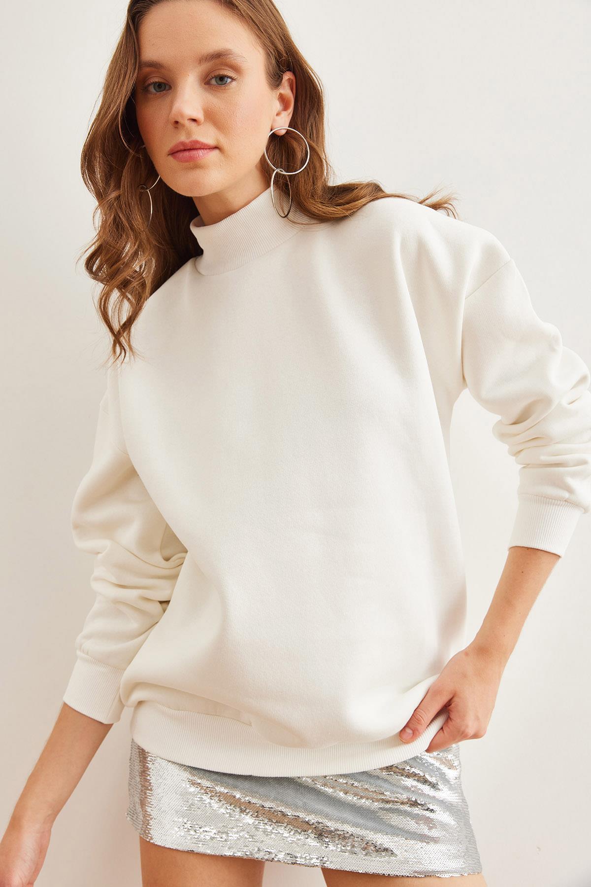 Yarım Balıkçı Şardonlu Basic Sweatshirt Beyaz