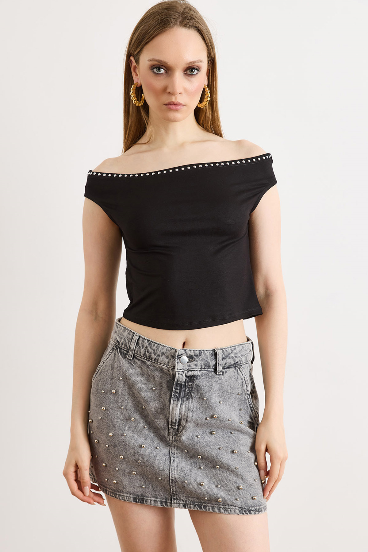 Zımba Detaylı Madonna Yumuşak Dokulu Crop Bluz Siyah