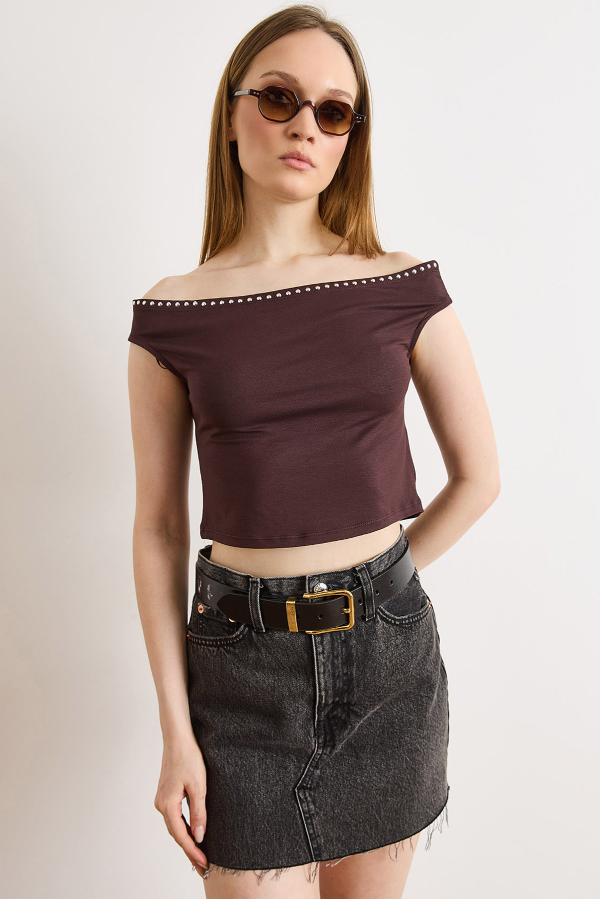 Zımba Detaylı Madonna Yumuşak Dokulu Crop Bluz Kahverengi