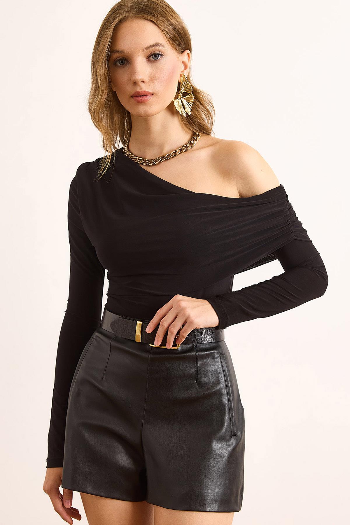 Asimetrik Drape Detaylı Sandy Bluz Siyah
