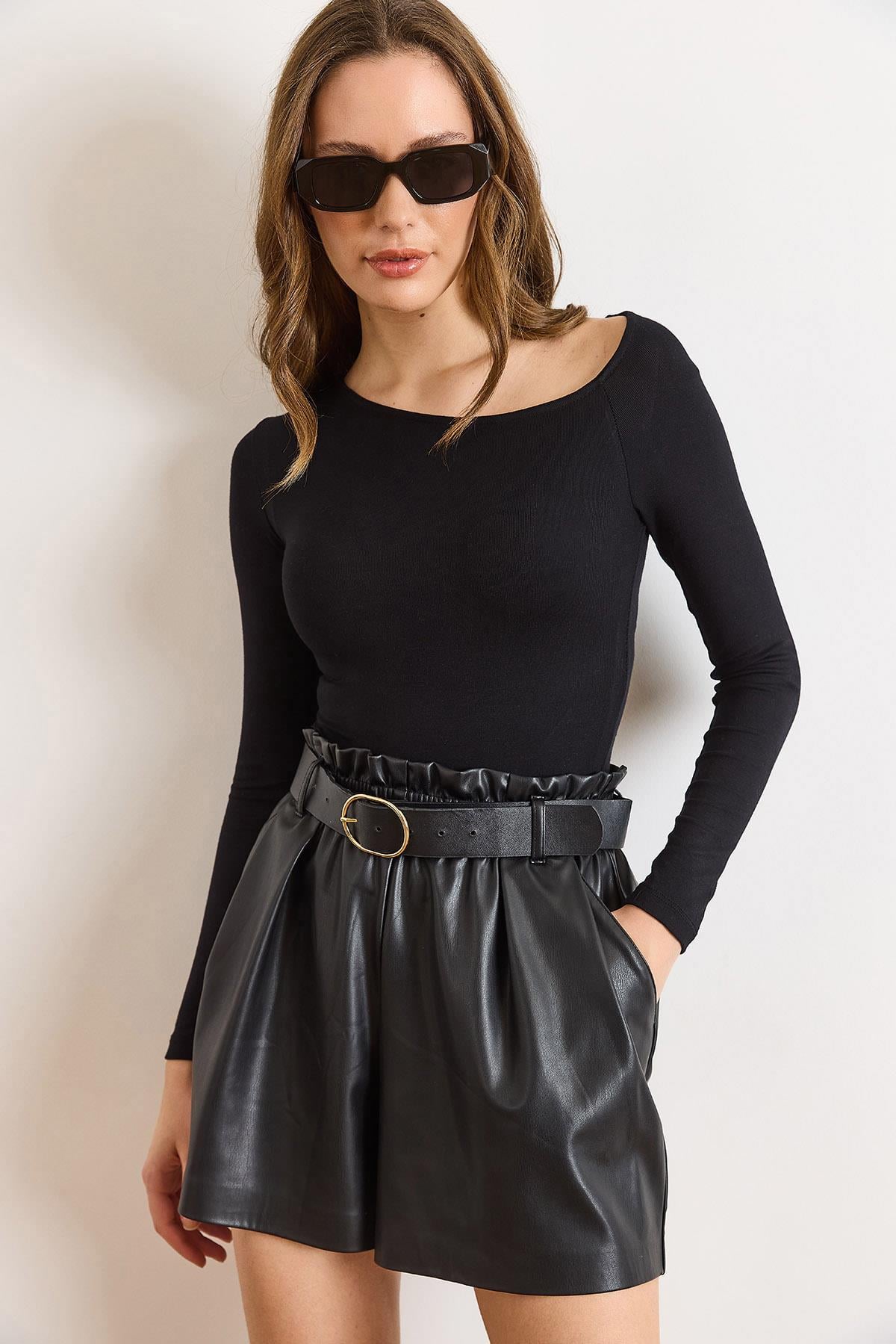 Asimetrik Yaka Çok Yumuşak Dokulu Esnek Bodysuit Siyah