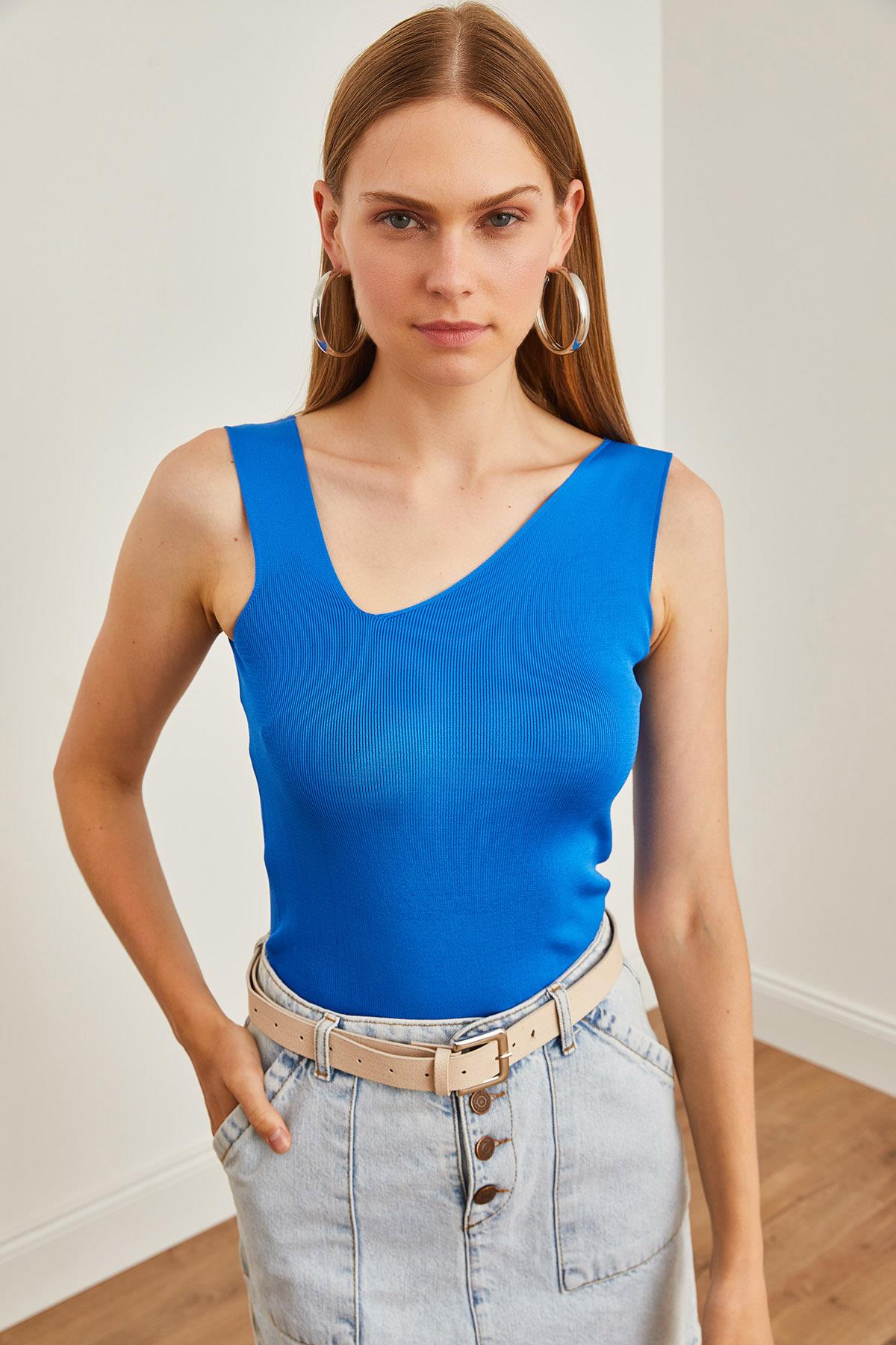 Asimetrik Yaka Crop Triko Bluz Saks Mavi