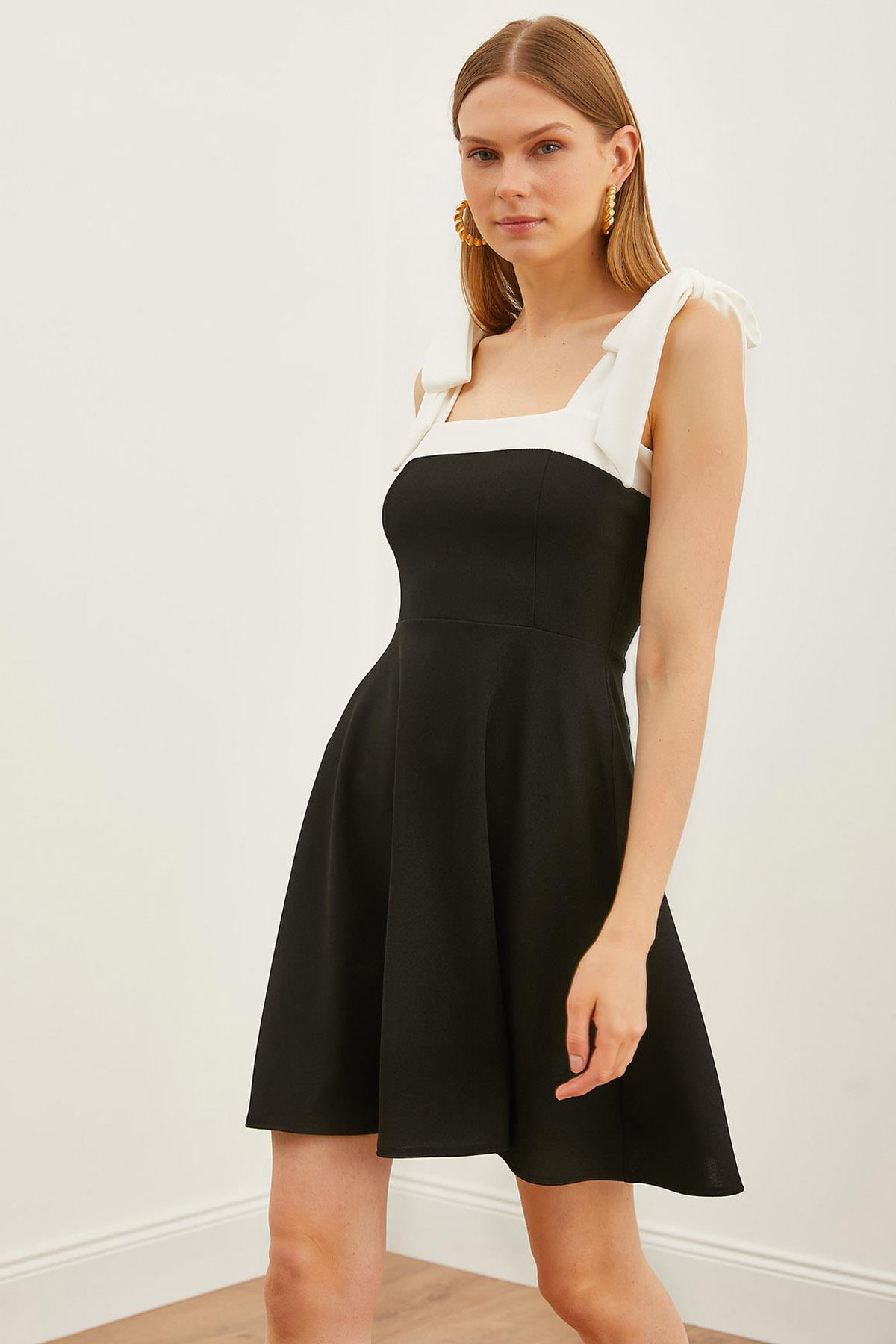 Askısı Bağlamalı Kloş Örme Elbise Siyah Beyaz