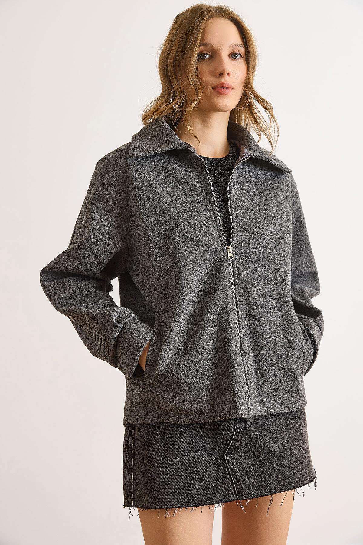 Astarlı Kol Sırt Detaylı Kaşe Ceket Füme