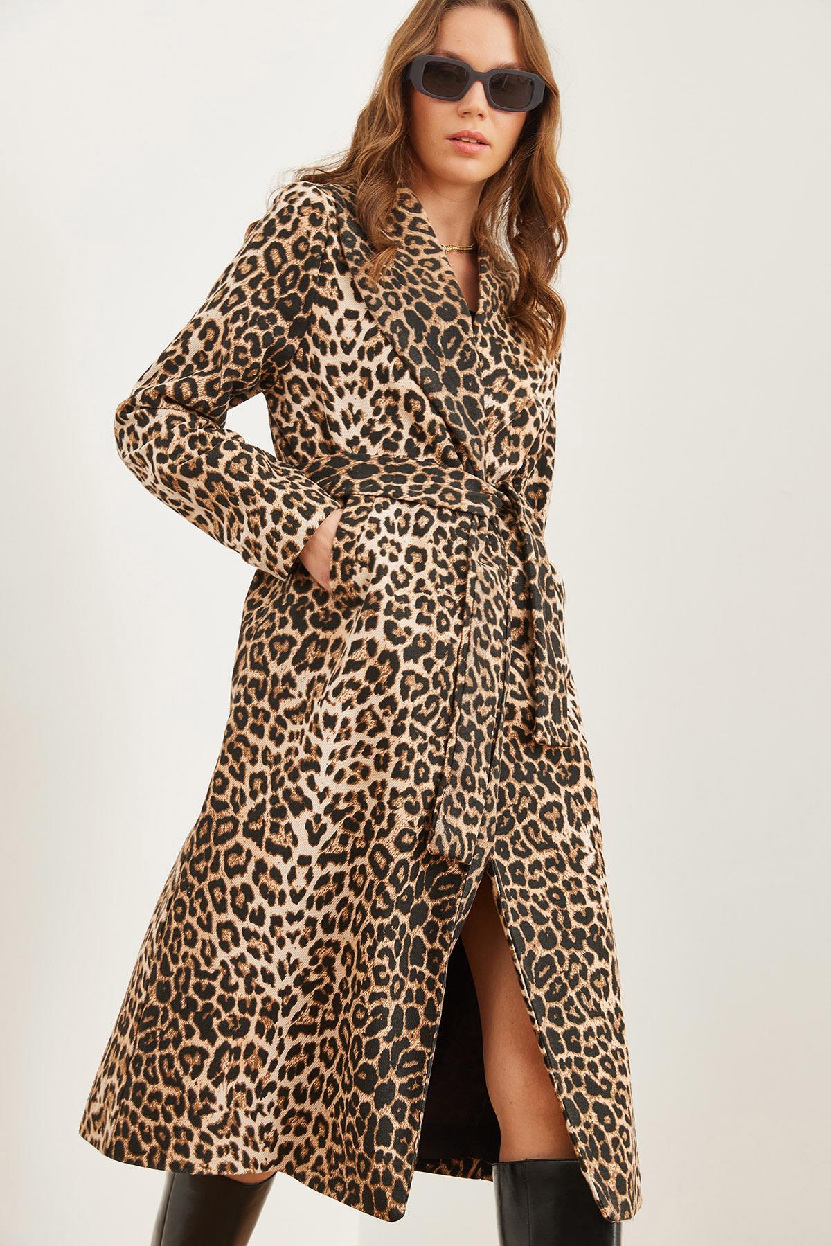 Astarlı Kuşaklı Cepli Leopar Gabardin Kaban Leopar Bej