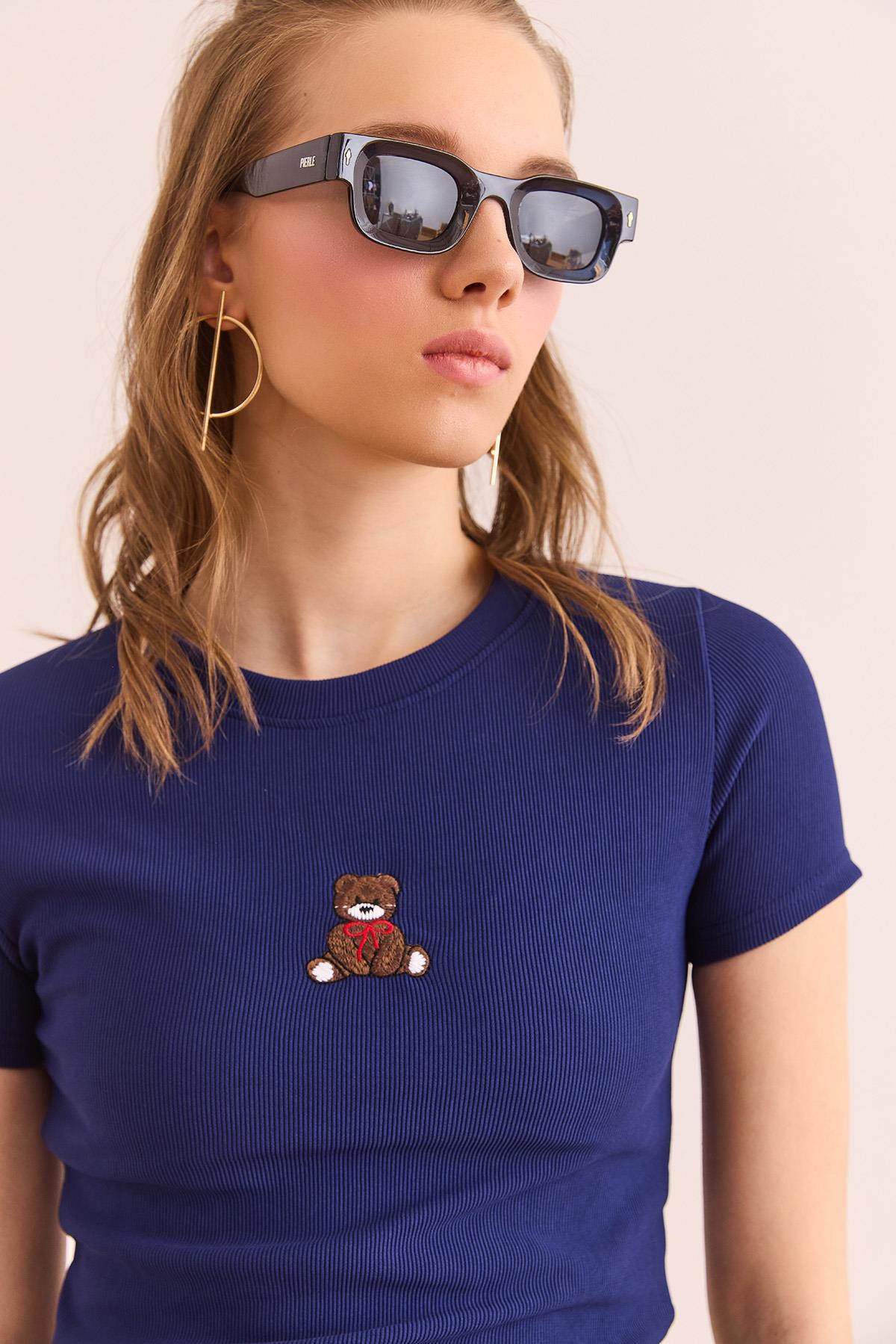 Ayıcık Nakışlı Crop İnce Fitilli Bluz Lacivert
