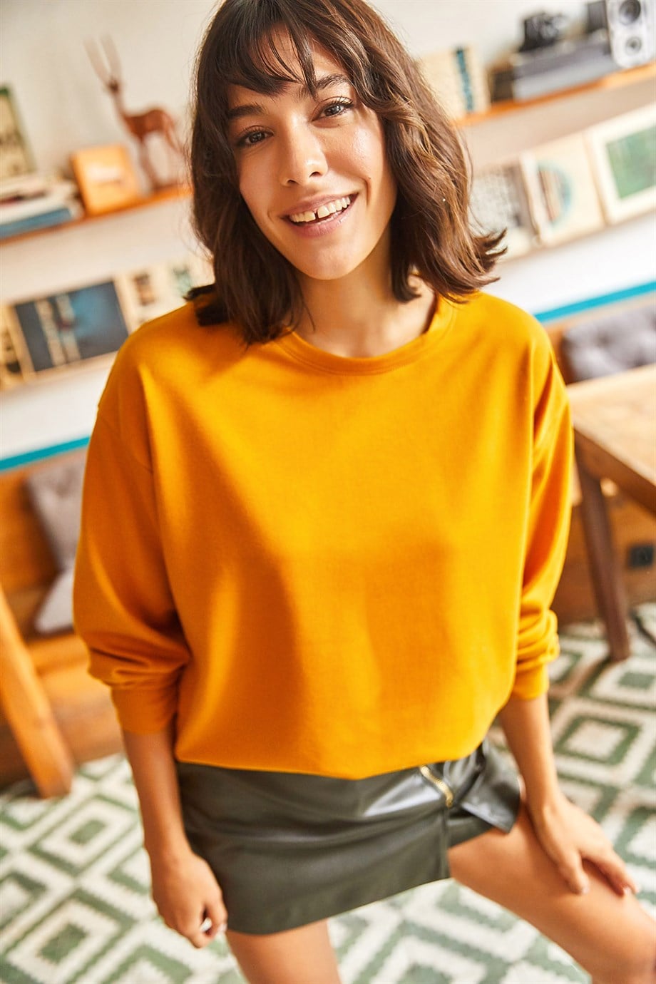 Basic Yumuşak Dokulu Salaş Sweatshirt Düz Hardal