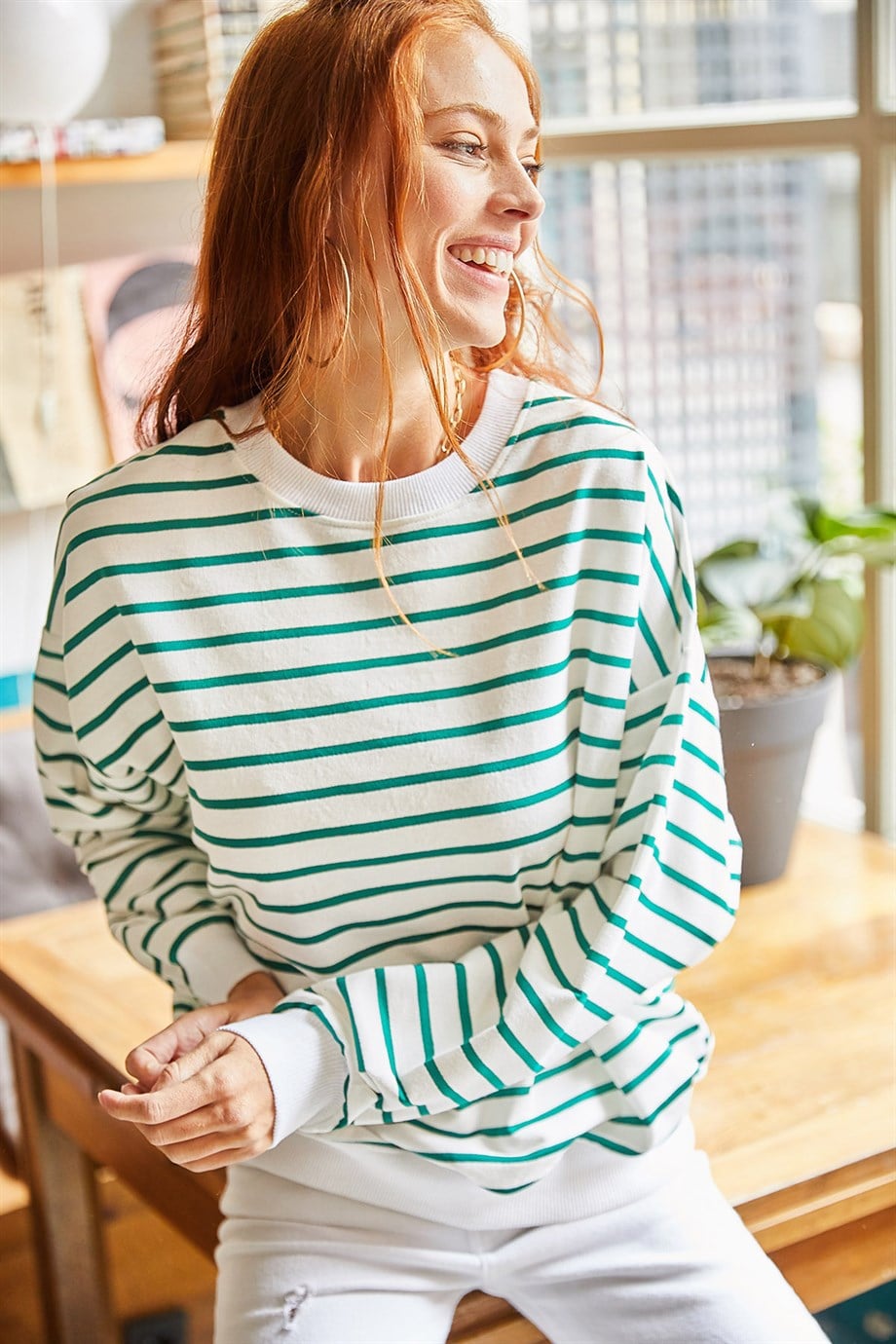 Basic Yumuşak Dokulu Salaş Sweatshirt Ekru Yeşil