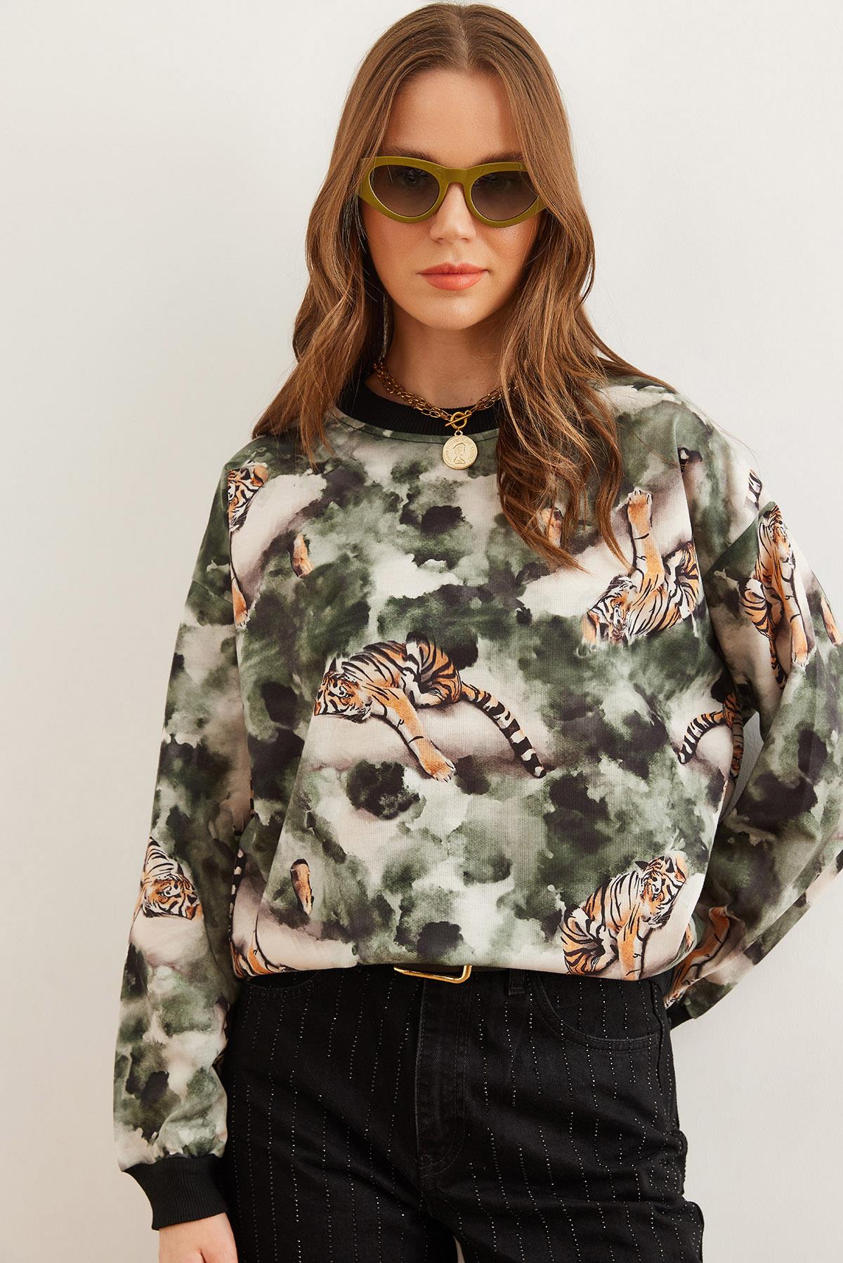 Basic Yumuşak Dokulu Salaş Sweatshirt Batik Leopar