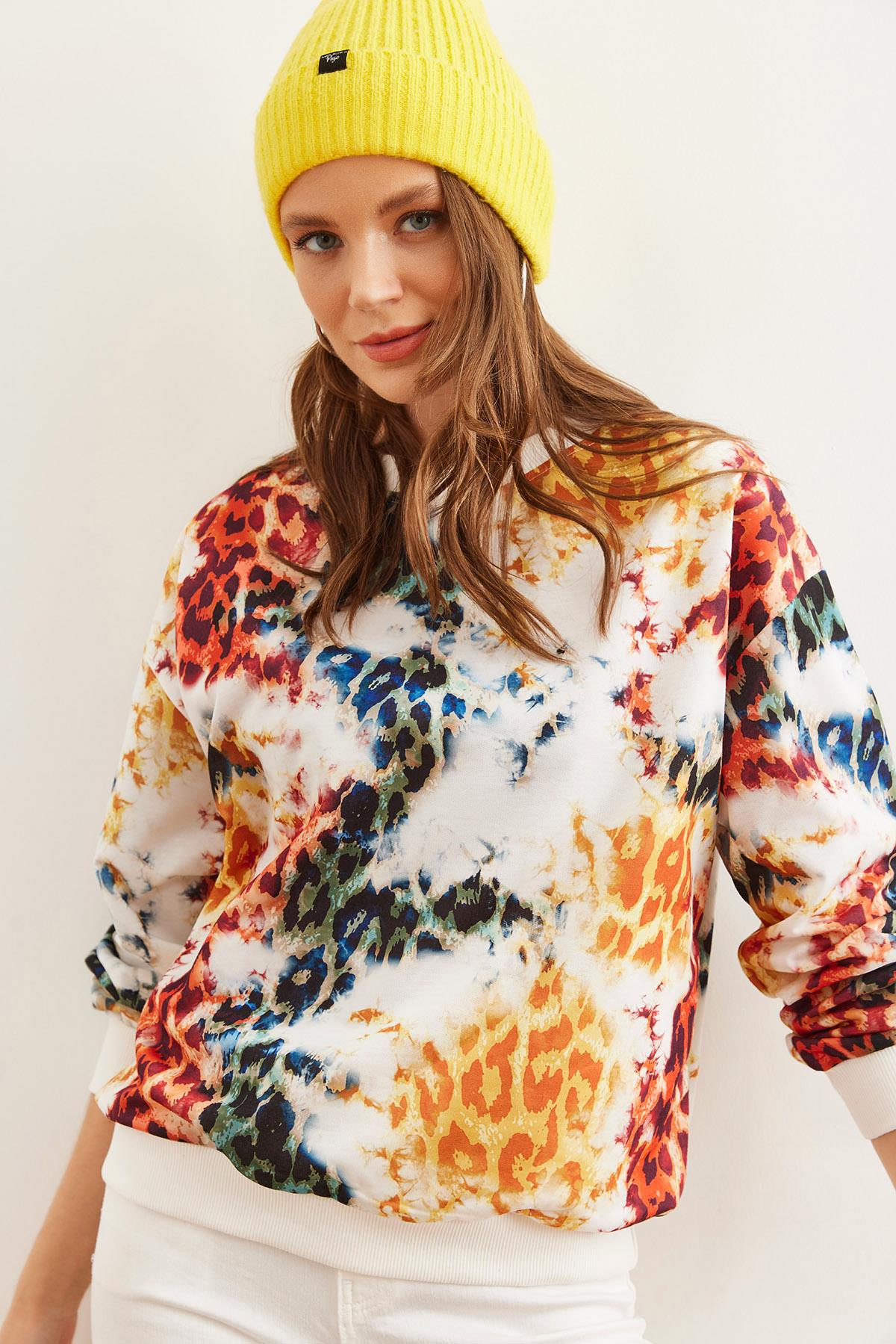 Basic Yumuşak Dokulu Salaş Sweatshirt Beyaz Leopar