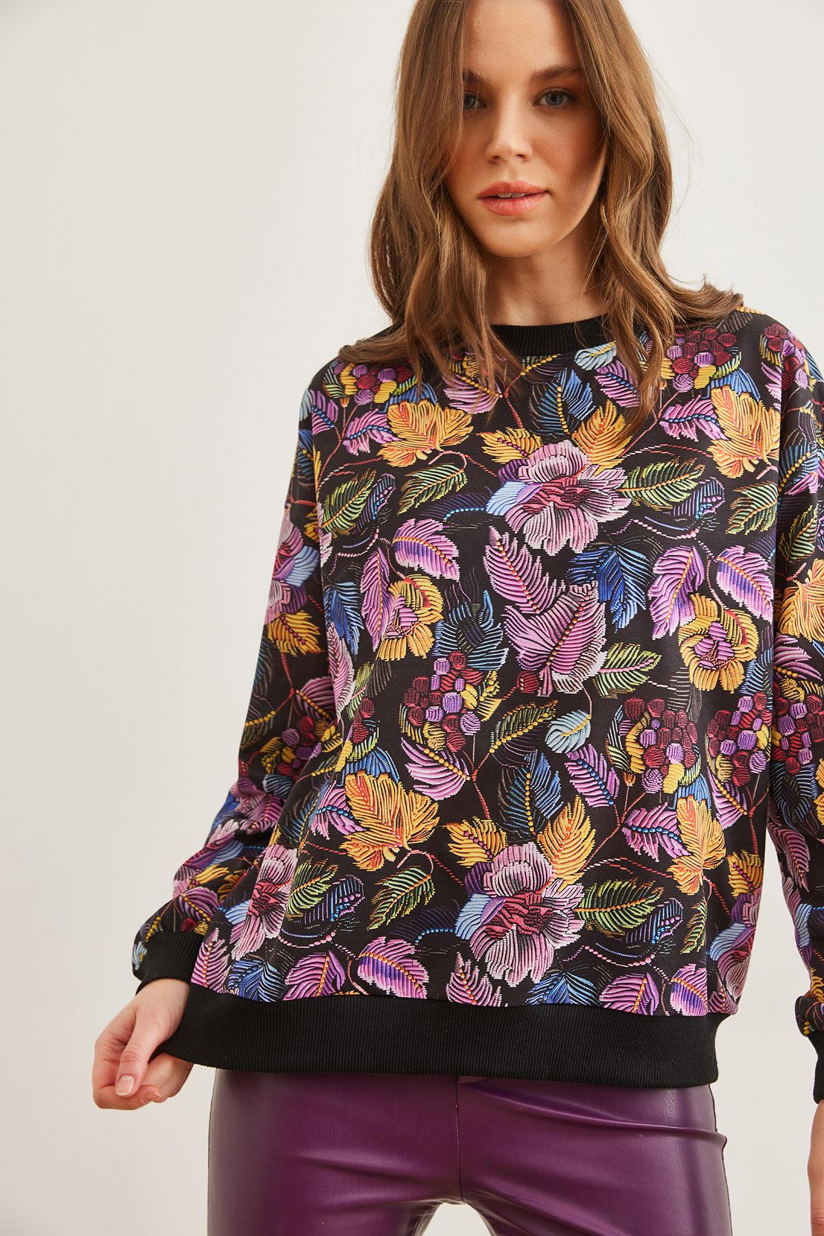 Basic Yumuşak Dokulu Salaş Sweatshirt Floral Siyah