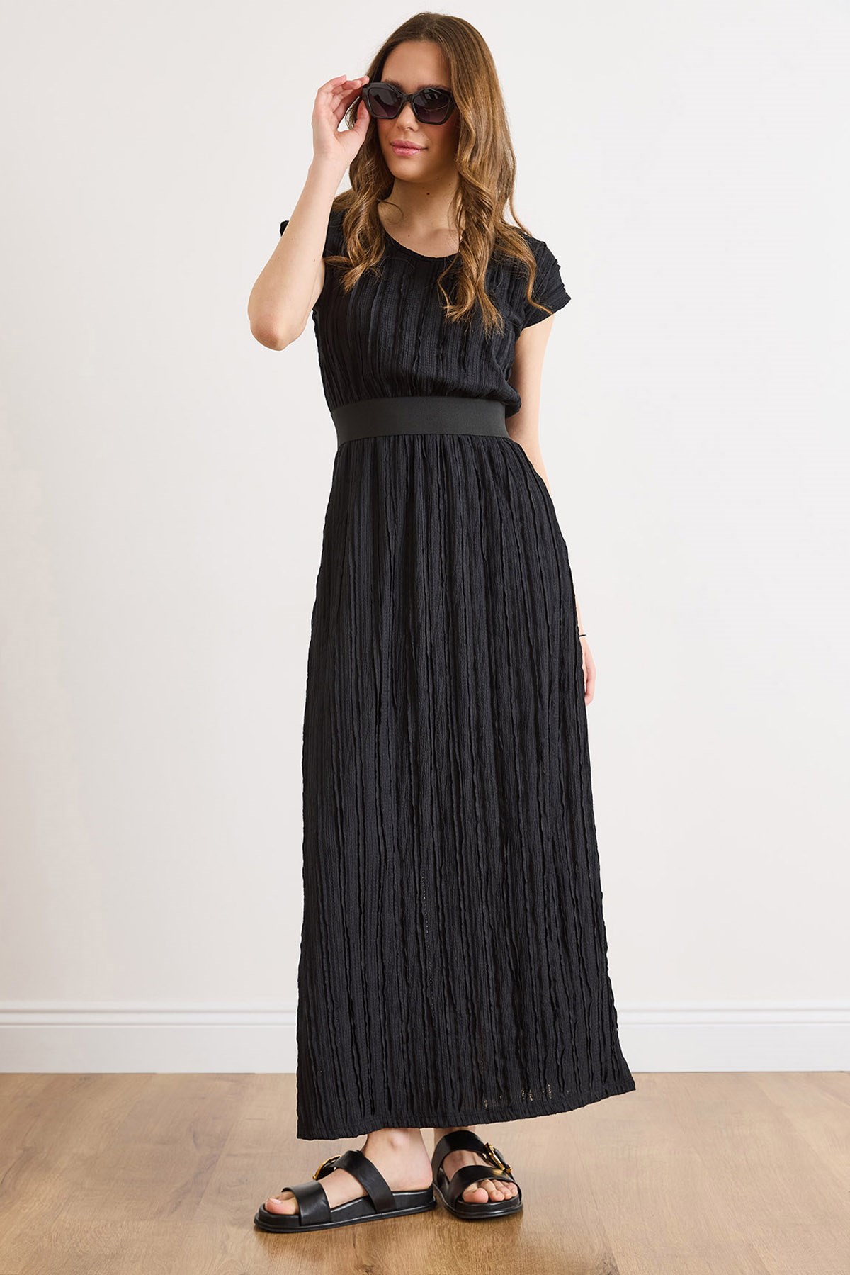 Bisiklet Yaka Beli Lastikli Maksi Dokulu Elbise Siyah