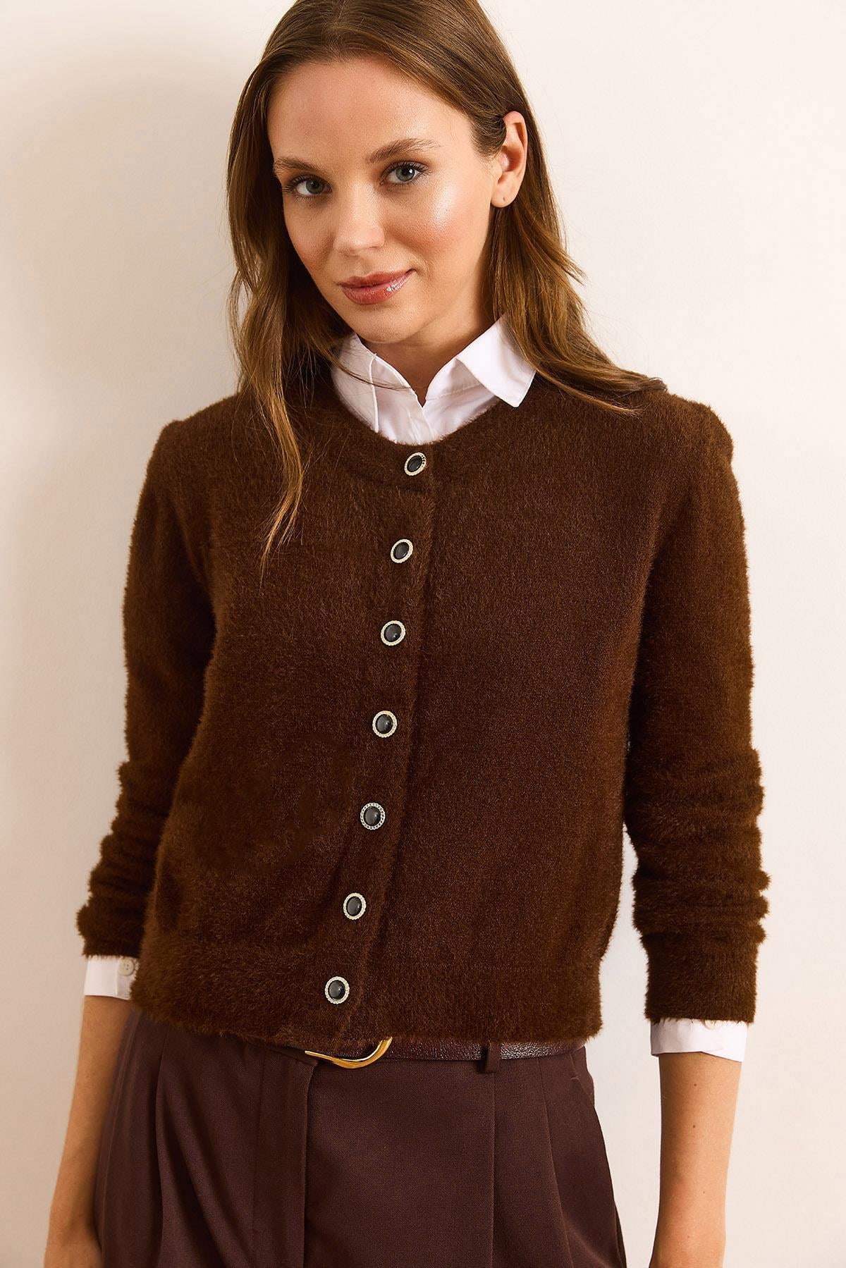 Bisiklet Yaka Düğme Detaylı Basic Sakal Hırka Kahverengi