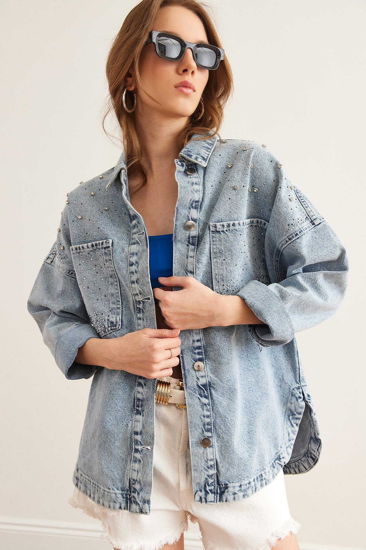 Boncuk ve Taş Detaylı Oversize Denim Ceket Mavi