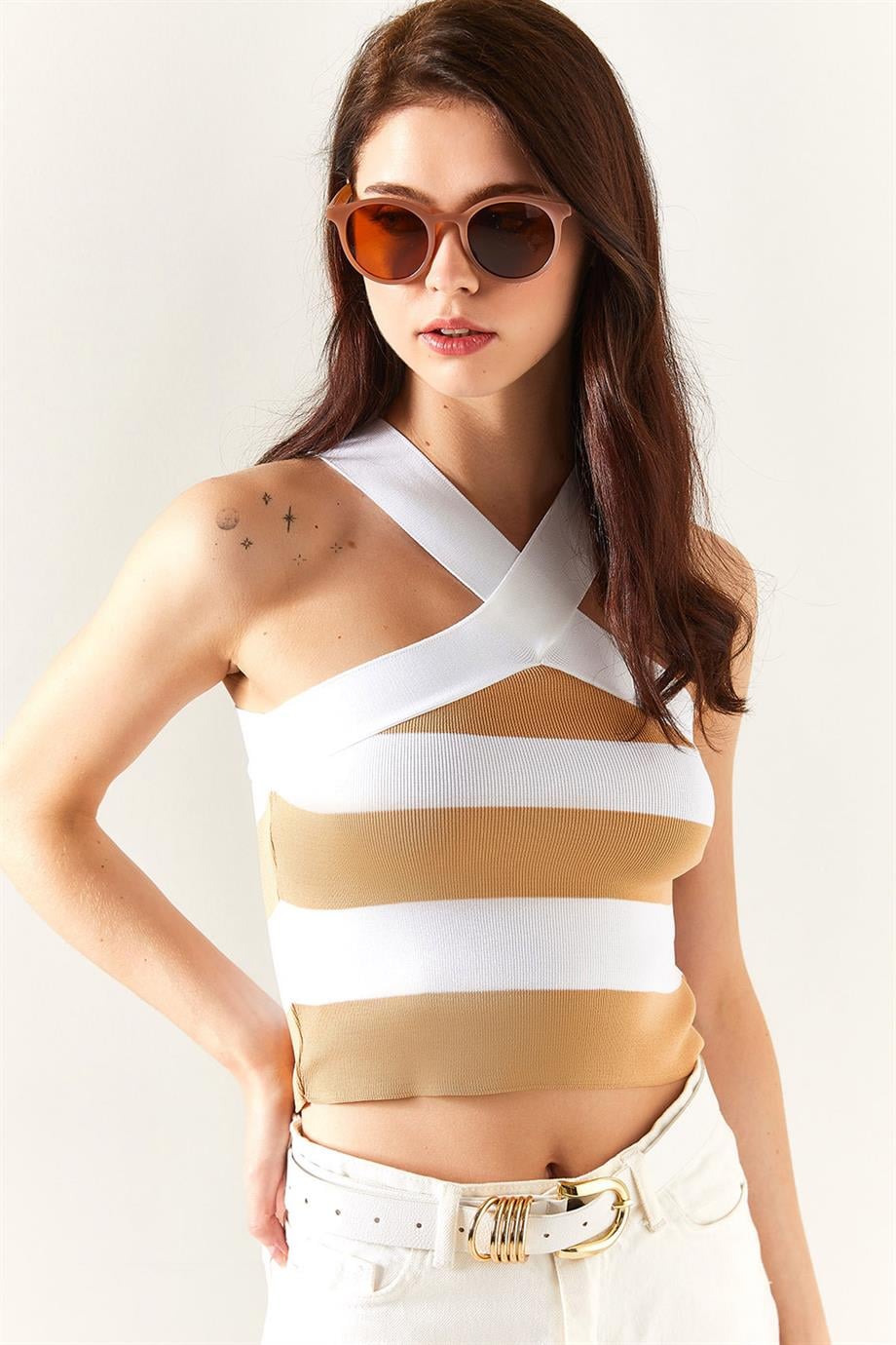 Çapraz Detaylı Çizgili Crop Bluz Bal Köpüğü