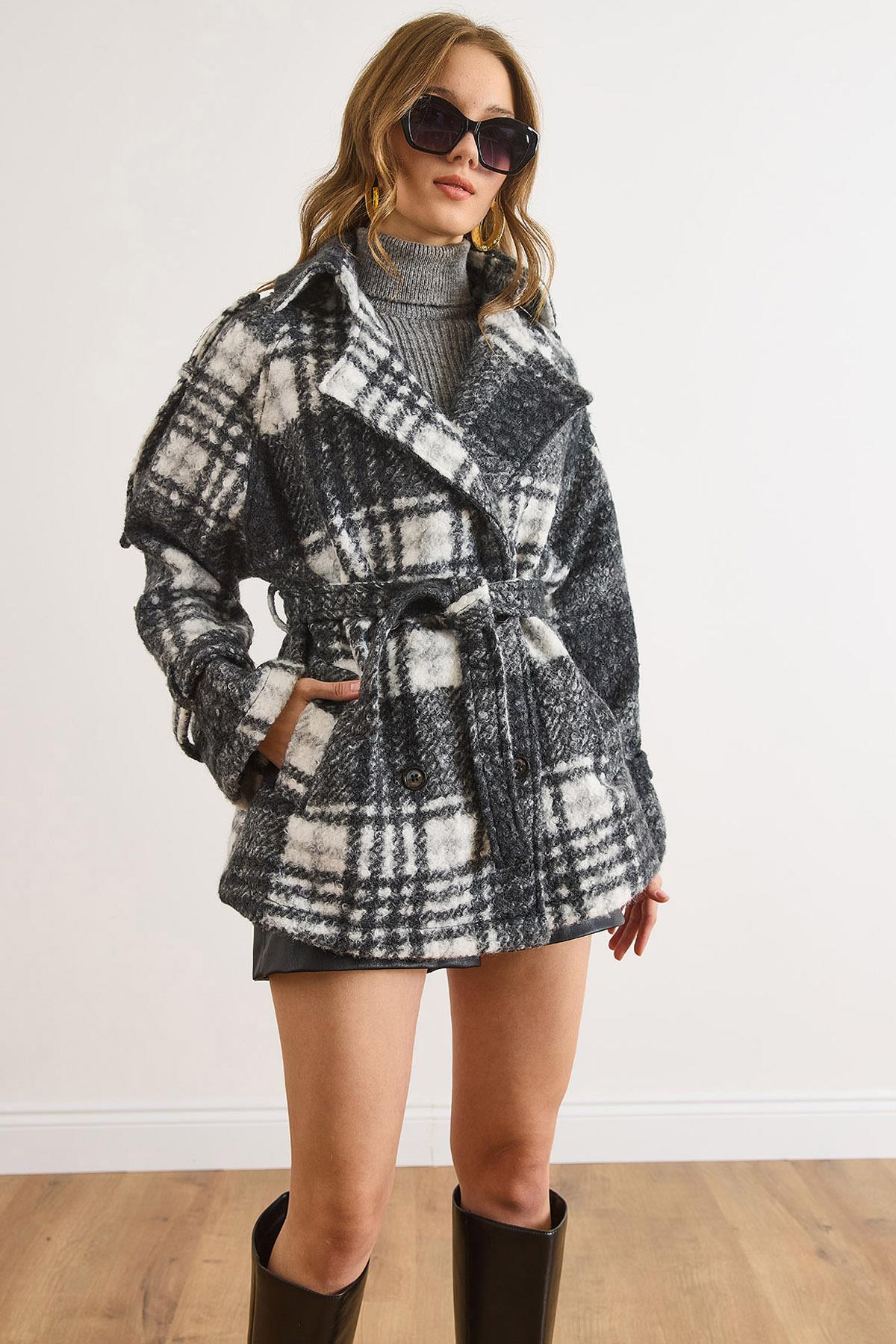 Cepli Kuşaklı Kalın Ekose Astarsız Kaşe Kaban Siyah Beyaz